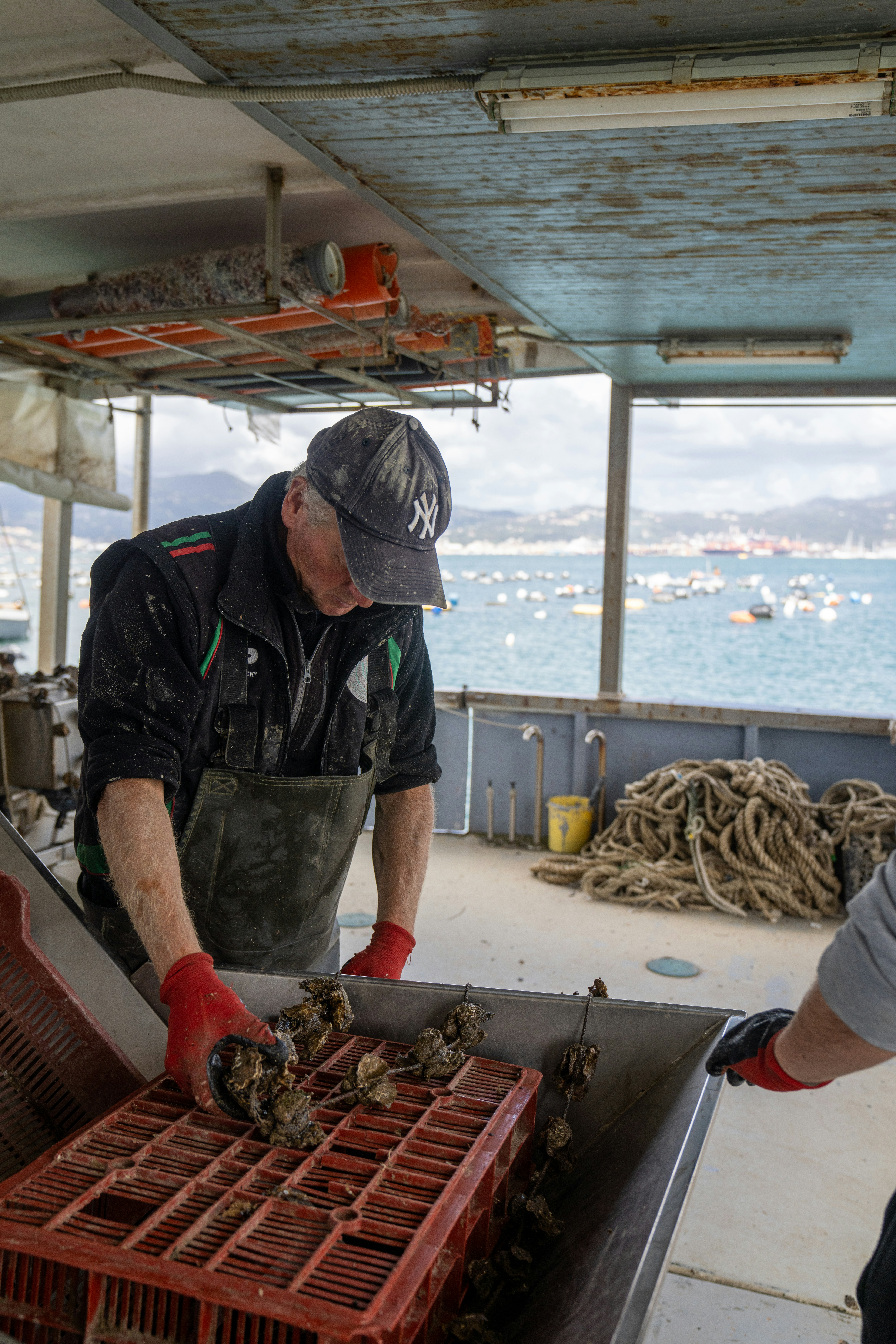 Maintenance des chalands, barges conchylicoles et tracteurs marins : prévenir les pannes en pleine marée