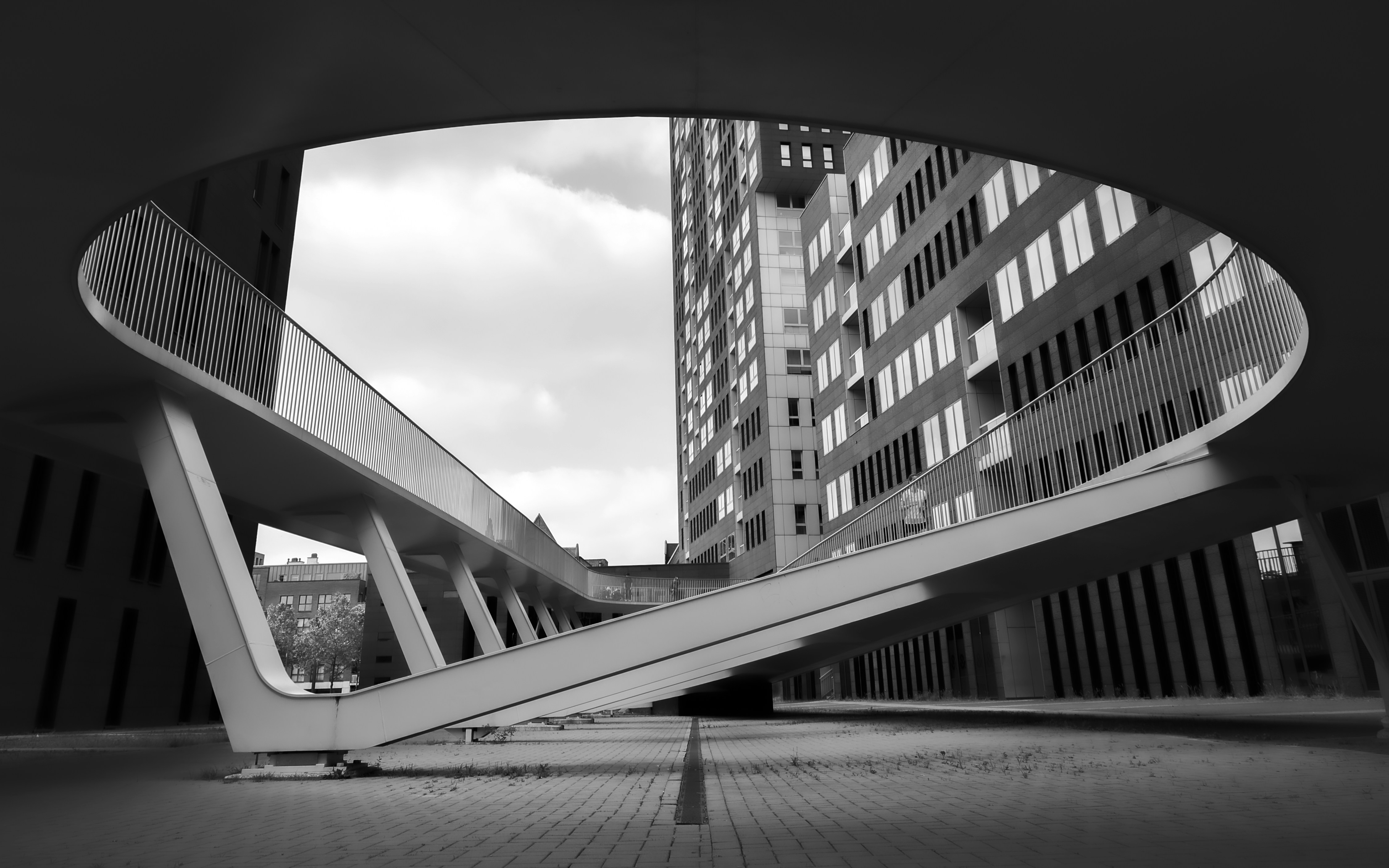 A black and white photo of a building