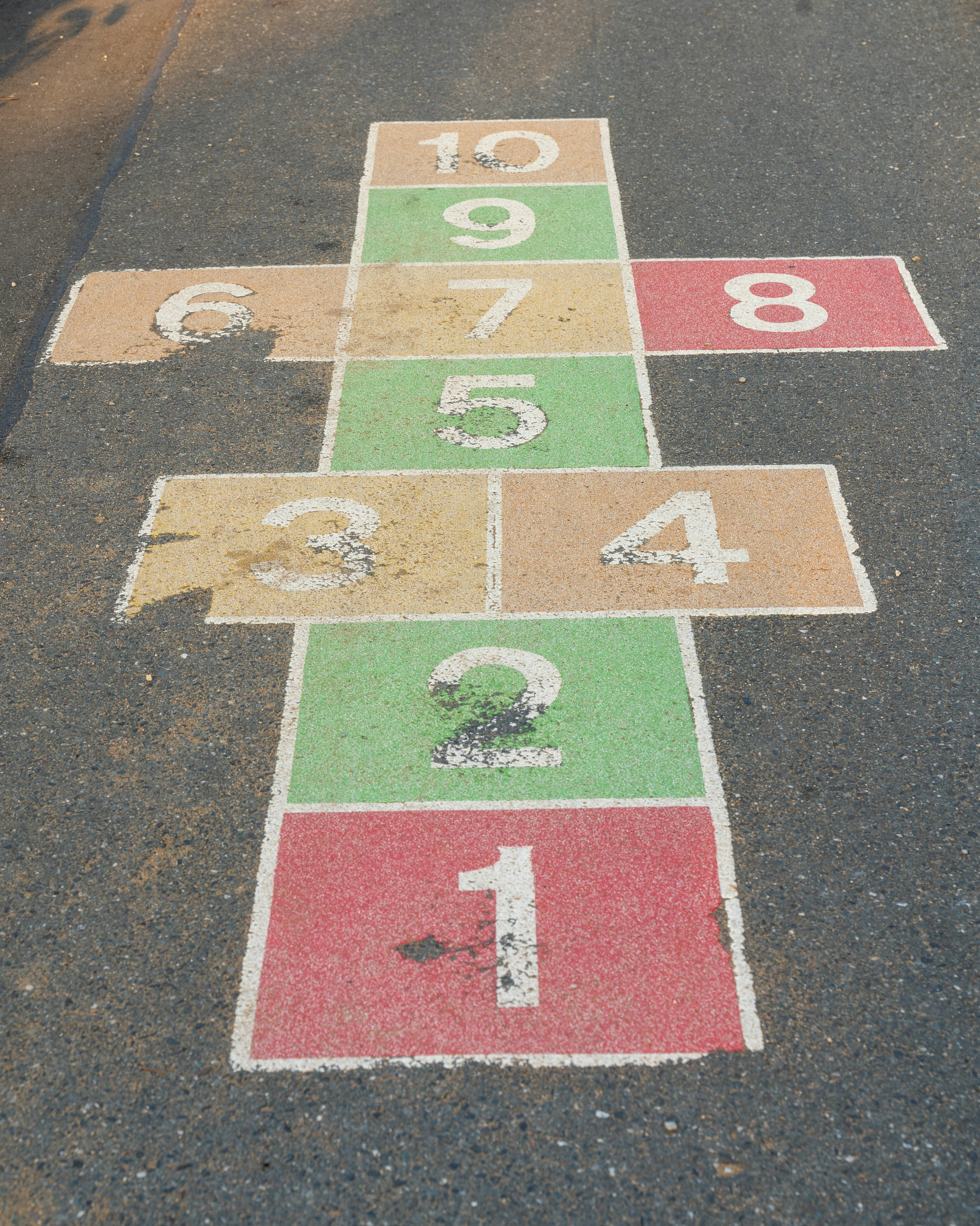 photo-1725798256010-a345e885e85b?crop=entropy&cs=tinysrgb&fit=max&fm=jpg&ixid=M3w5ODc5NHwwfDF8c2VhcmNofDQwM3x8cGxhc3RpY3xlbnwwfDF8fHwxNzM2OTg2NTY2fDA&ixlib=rb-4.0