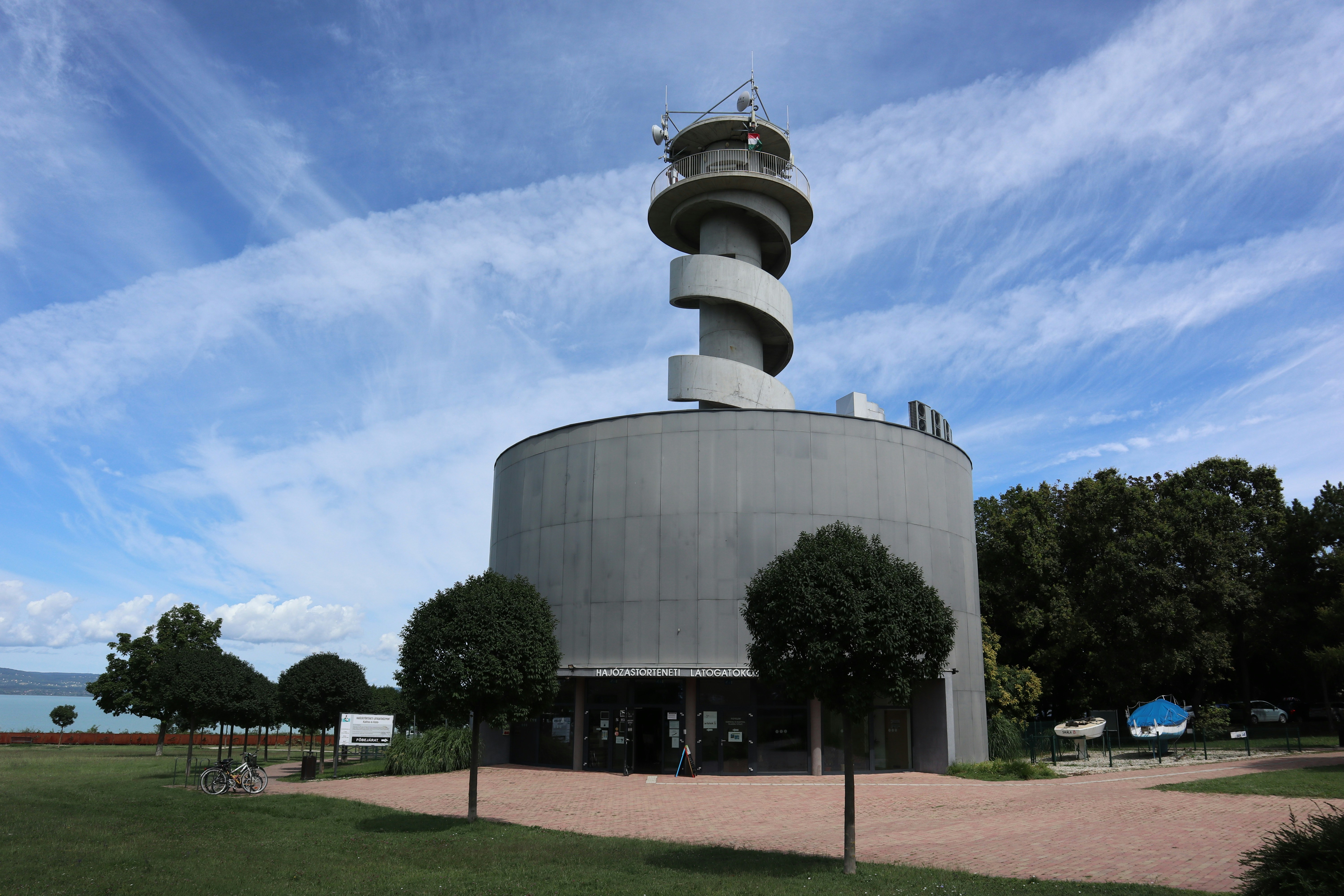 A very tall tower sitting in the middle of a park