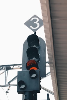 A traffic light with the number three on it