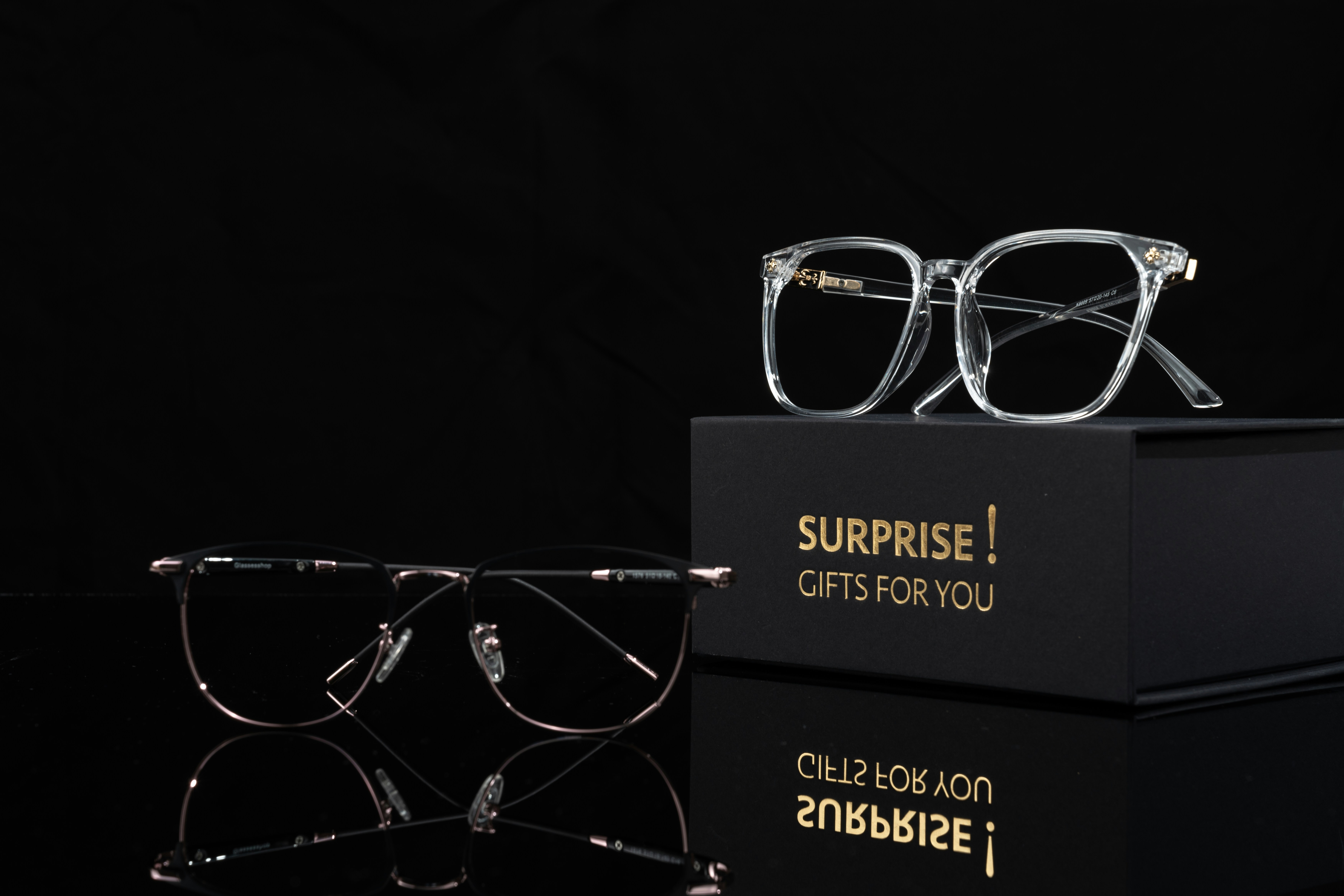 Elegant eyewear display