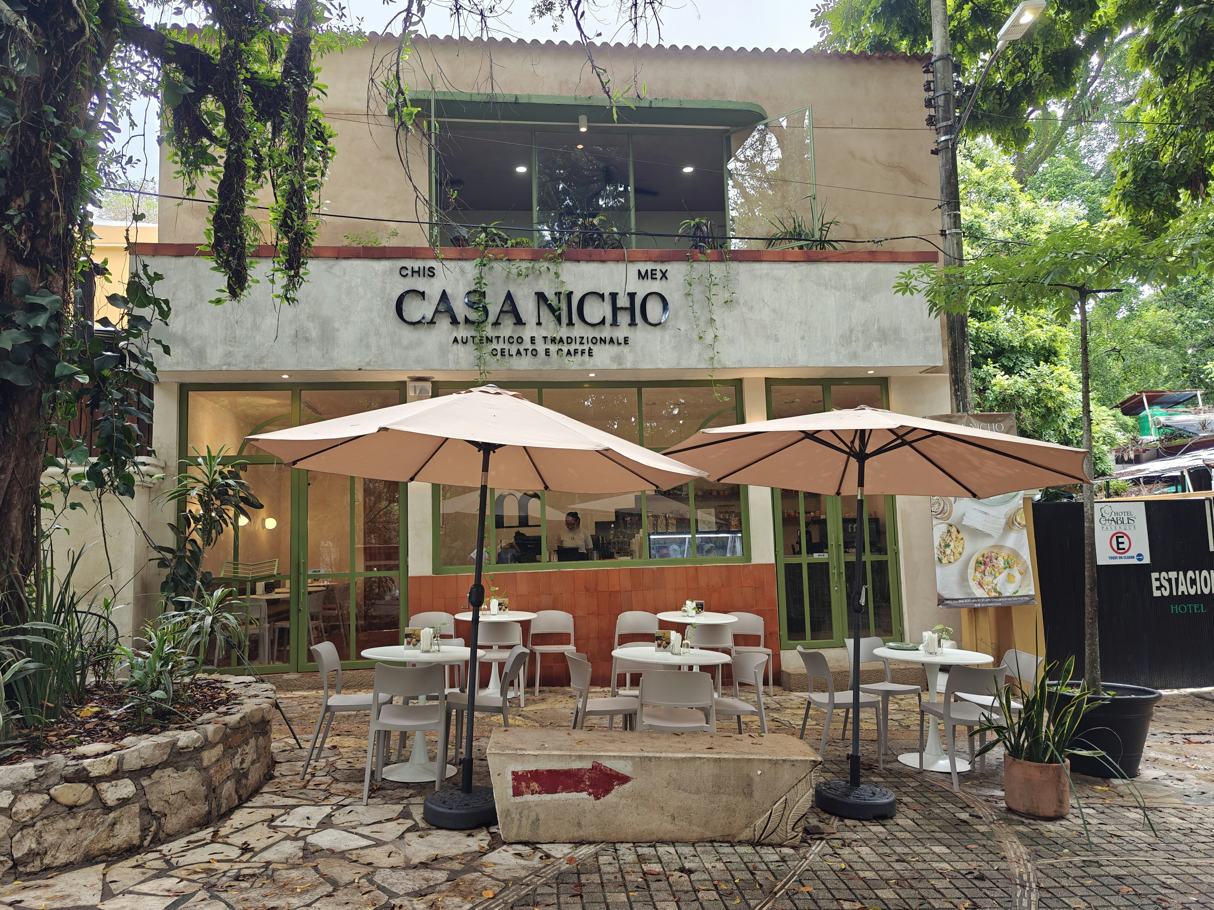Casa Frangipani outdoor seating