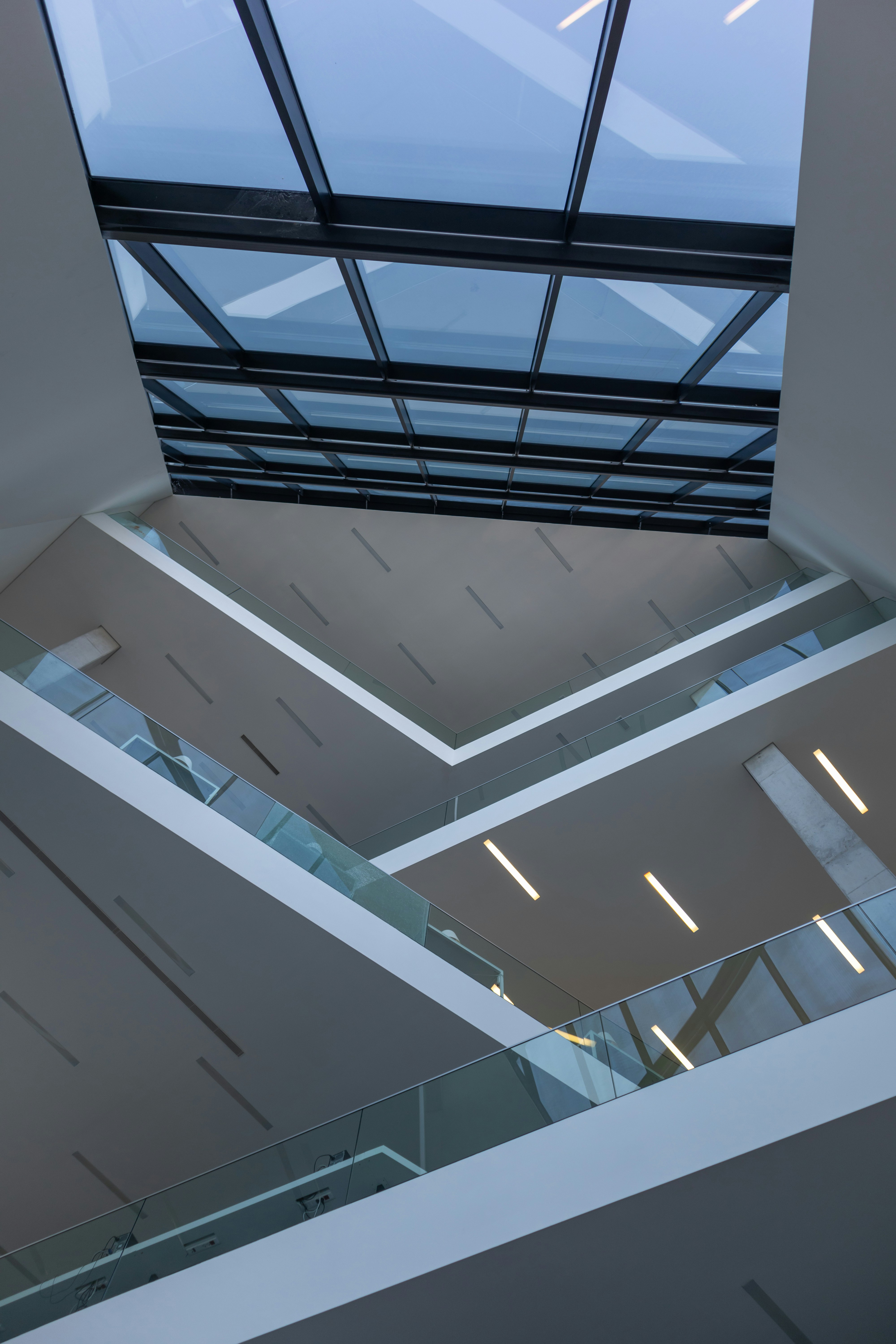 A network graph that is growing upwards but flattens out as it hits an invisible barrier, representing a growth ceiling.