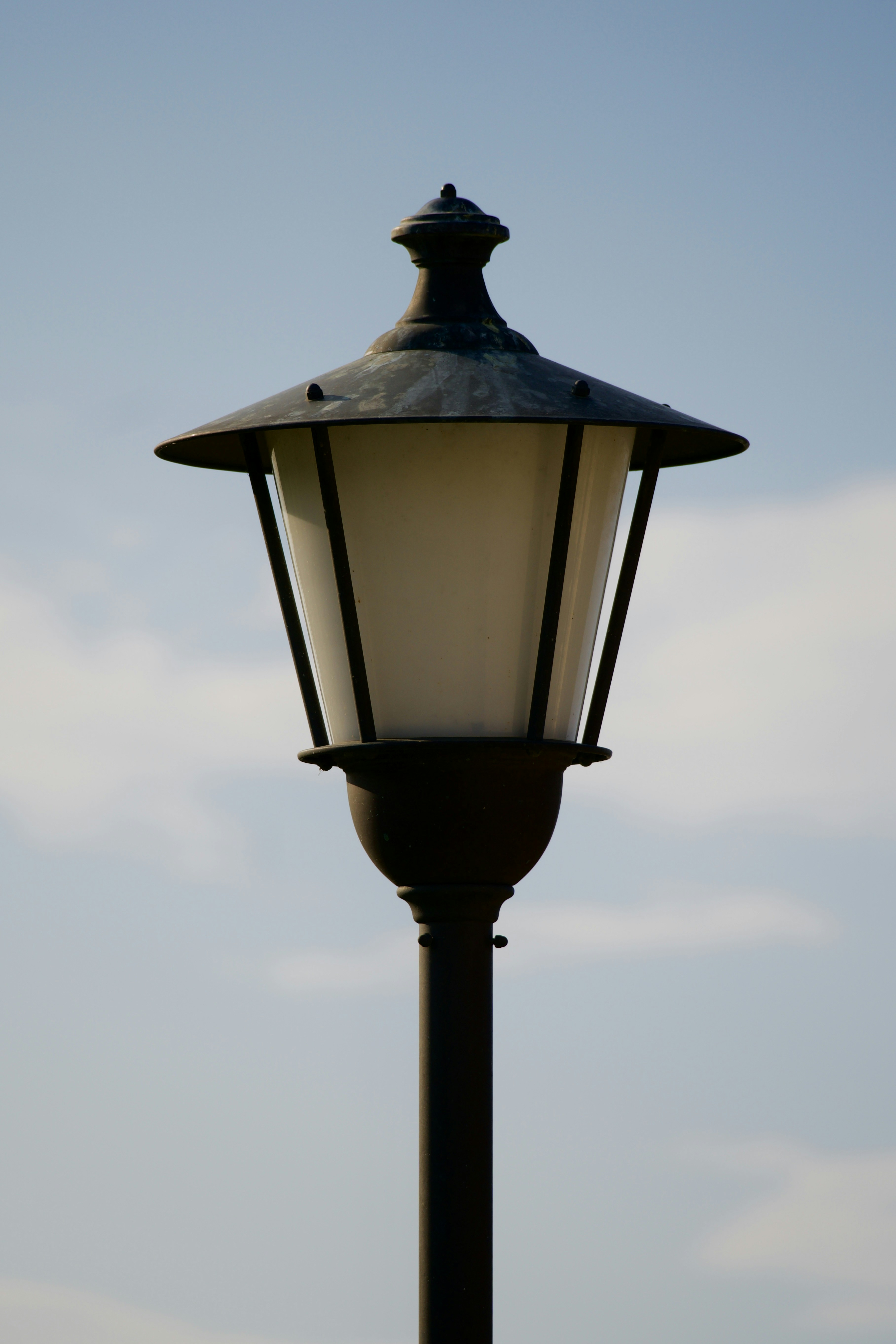 photo-1725889275941-87d680c8402f?ixid=M3wxMjA3fDB8MXxzZWFyY2h8NHx8bGFtcGFkYWJyYSUyMGxhbXB8ZW58MHx8fHwxNzQ0OTk3Njg0fDA\u0026ixlib=rb-4.0.3