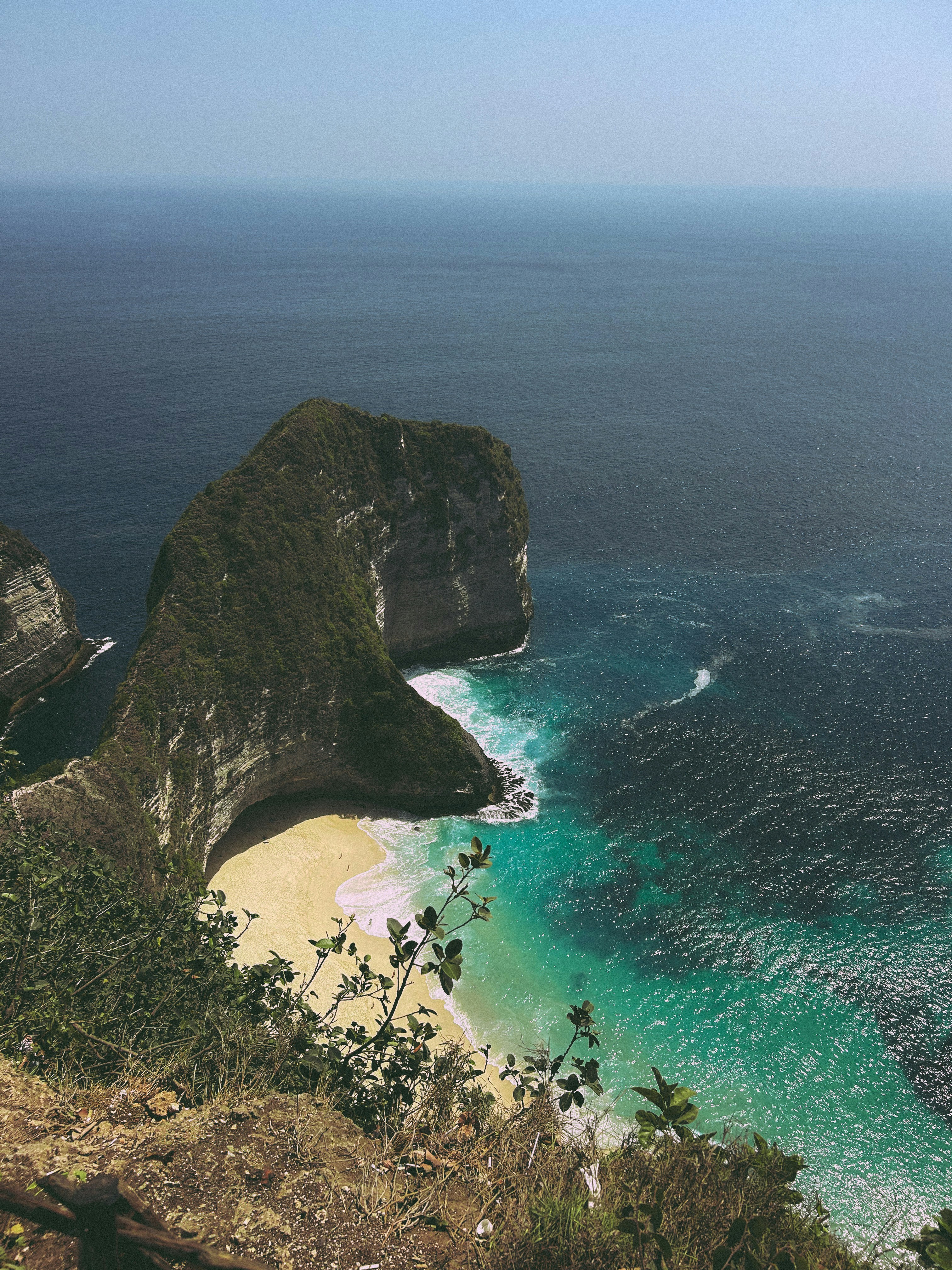 A view of the ocean from a cliff