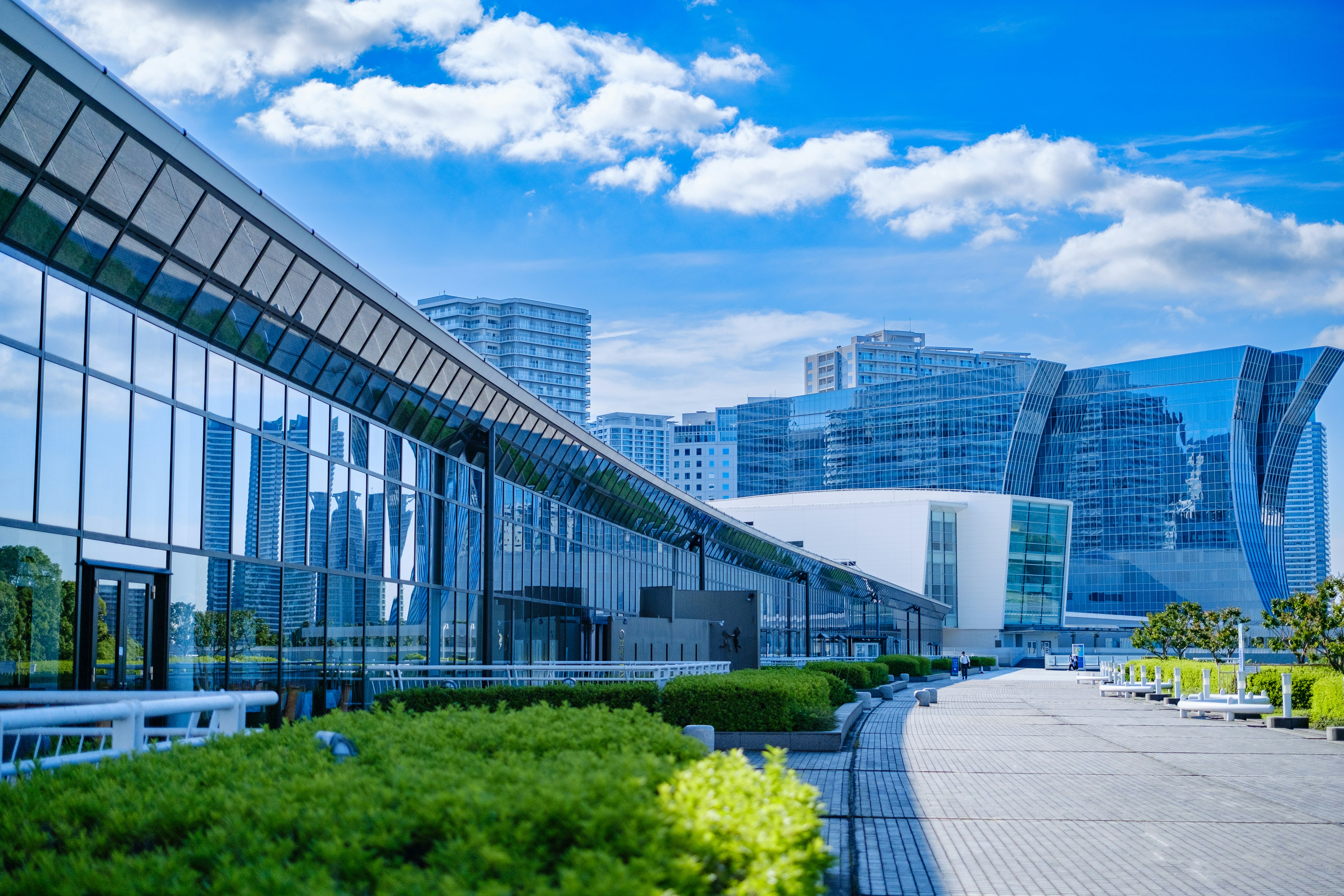 A large building with a lot of windows