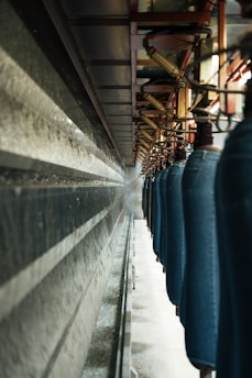 A row of blue chairs sitting next to each other