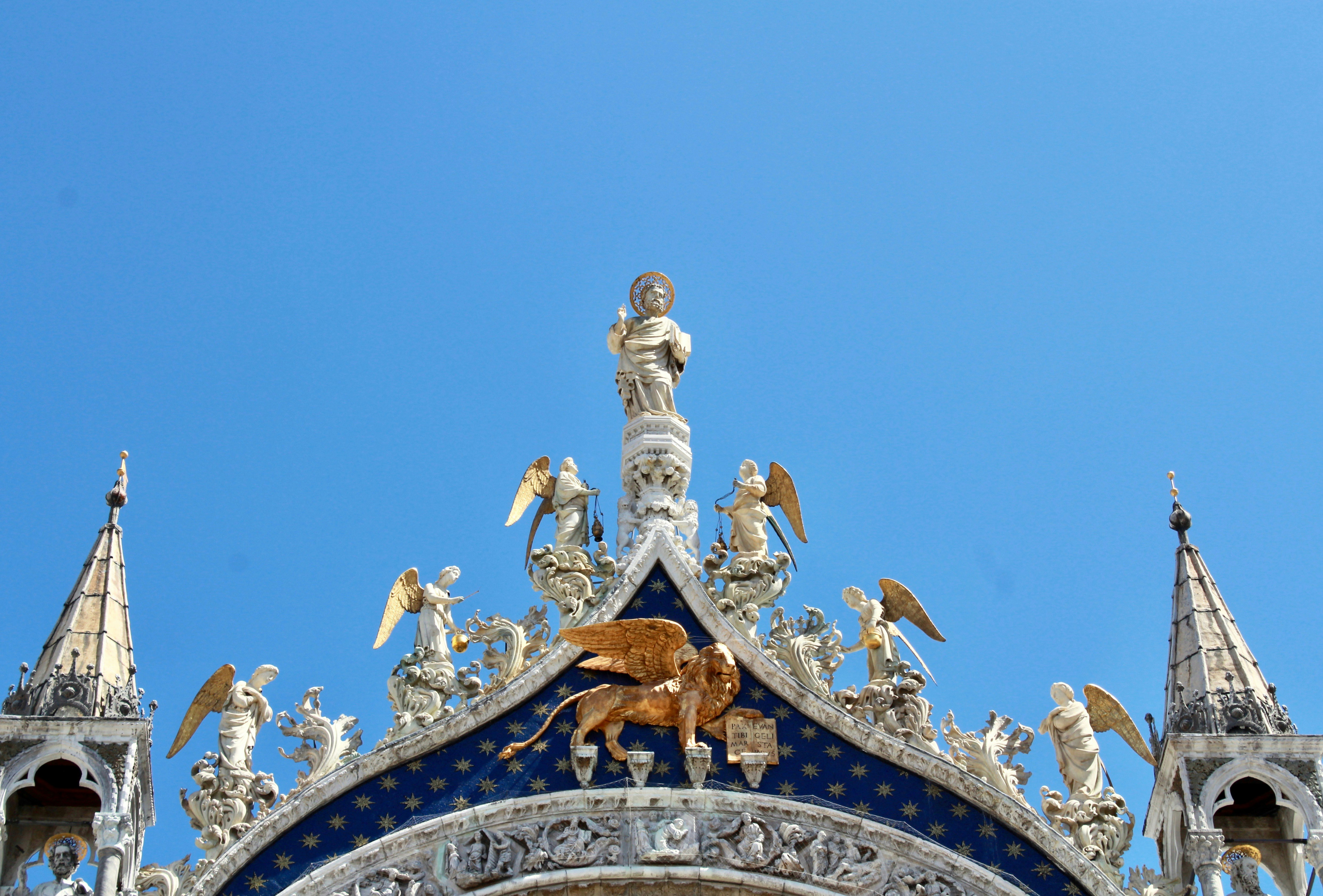 photo-1725988477685-a5c0798f3d3c?ixid=M3wxMjA3fDB8MXxzZWFyY2h8M3x8cmVwbGljYSUyMGJhbGVuY2lhZ2F8ZW58MHx8fHwxNzUwNjg4NTc2fDA\u0026ixlib=rb-4.1.0