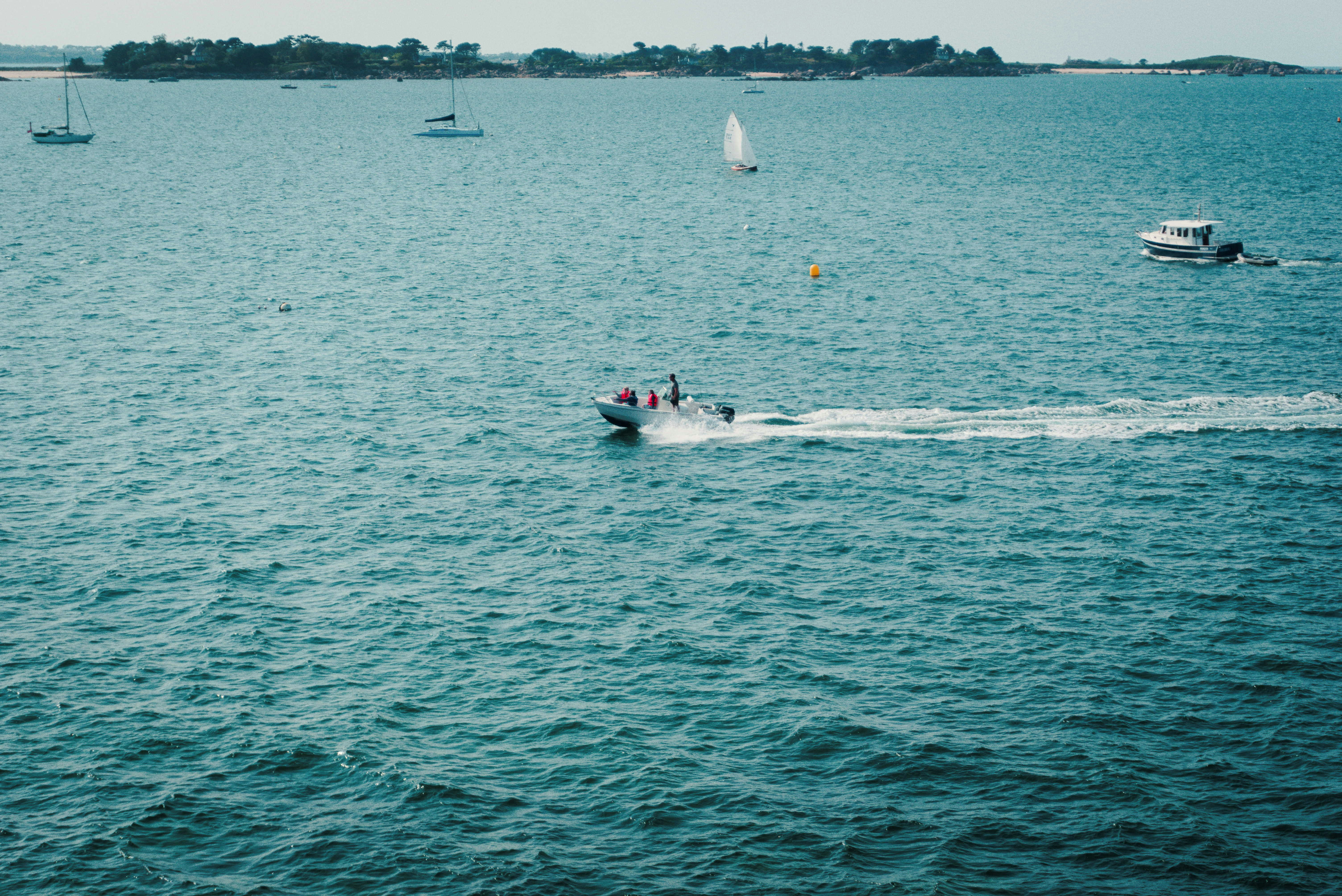 of a boat on the water in Florida with people on board - what are the open container laws in florida