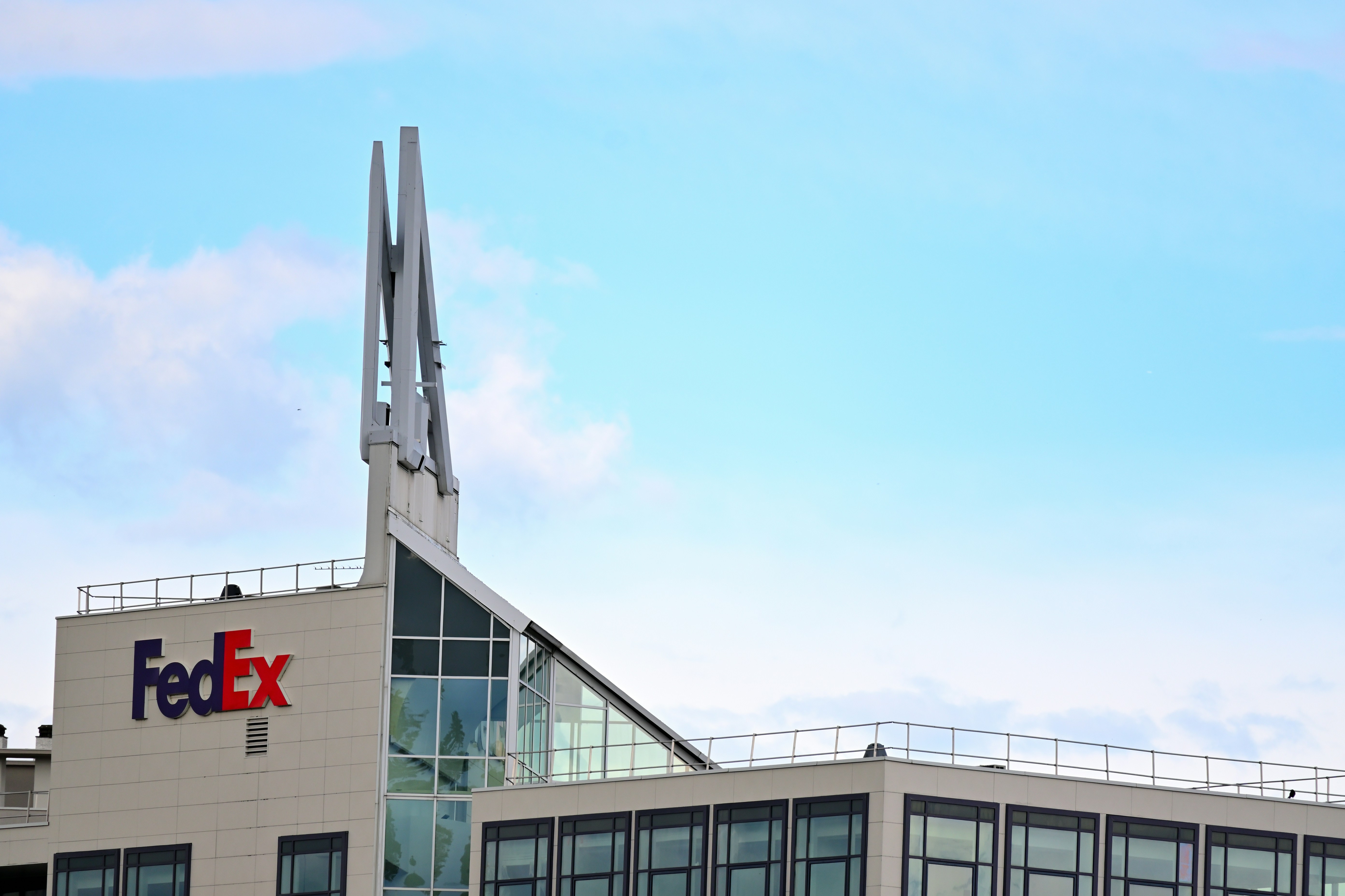 FedEx experimenta caída en sus acciones