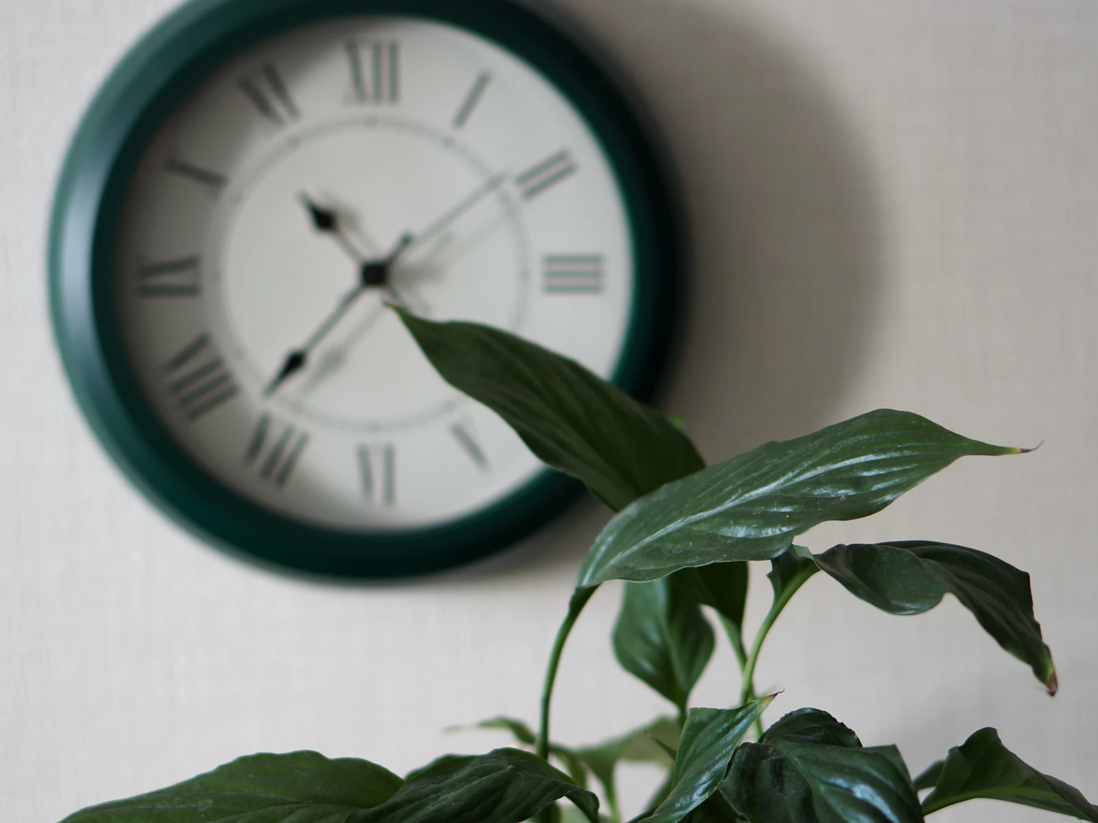 Wall clock representing timing and recovery during an event