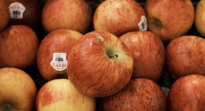 A pile of red and yellow apples sitting on top of each other