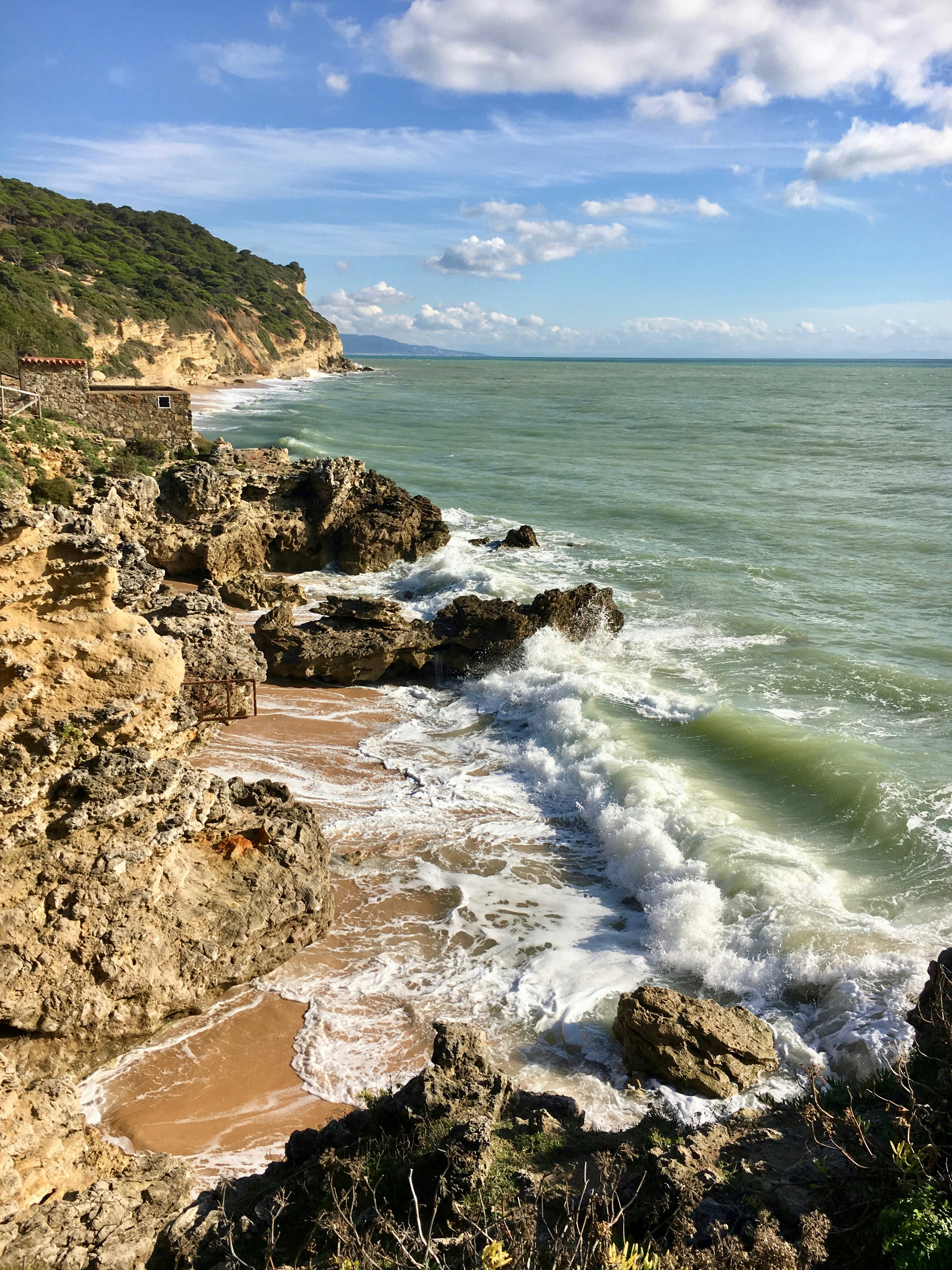 A view of the ocean from a cliff