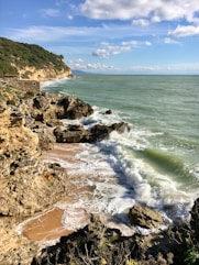 Vista del Atlântico y los acantilados de la Breña en Barbate, Cádiz