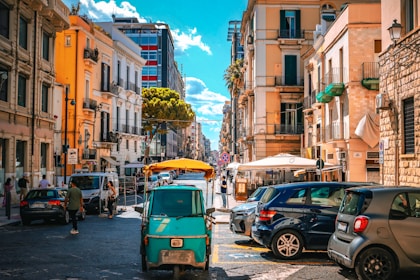 A city street filled with lots of parked cars