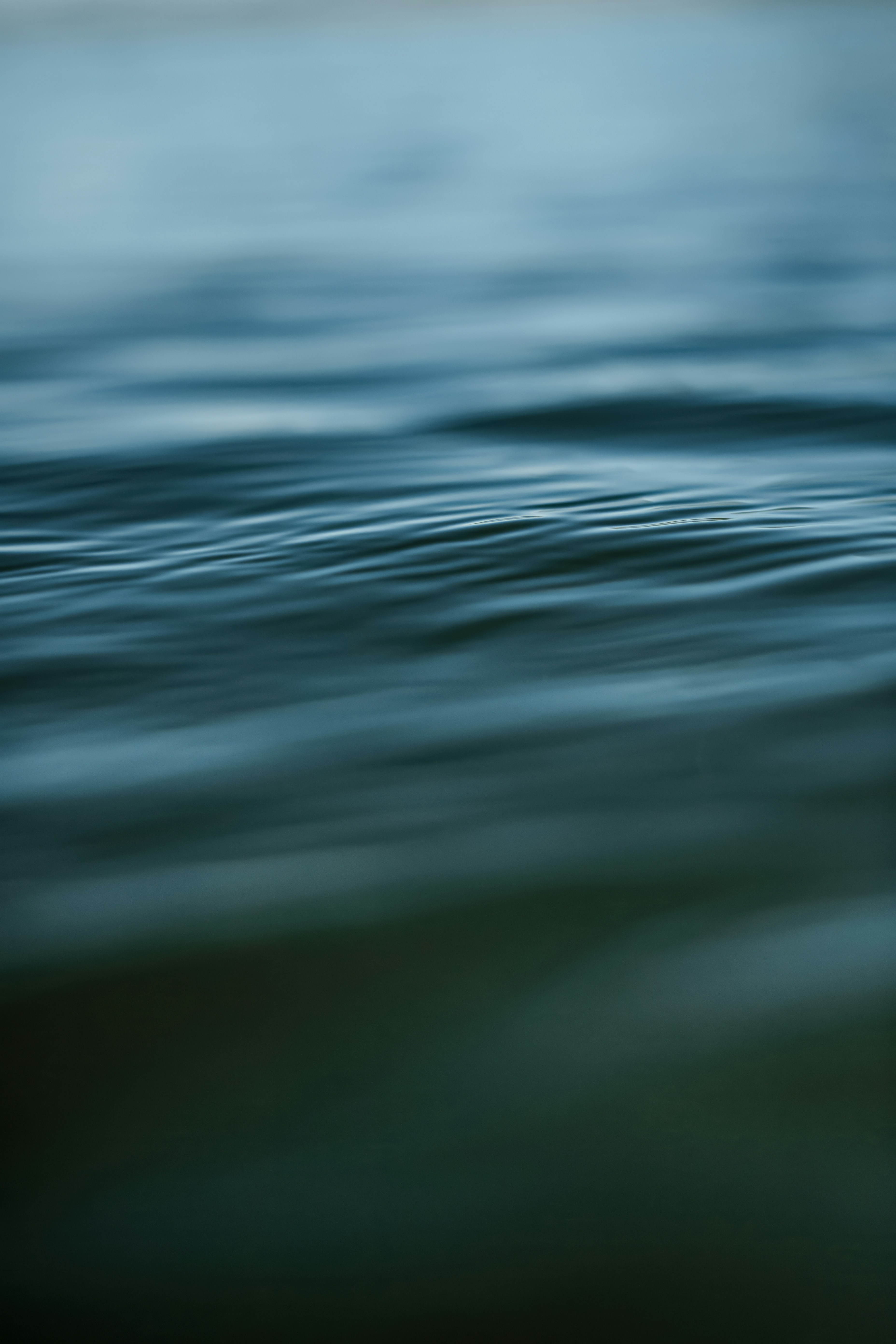 A blurry photo of the ocean water