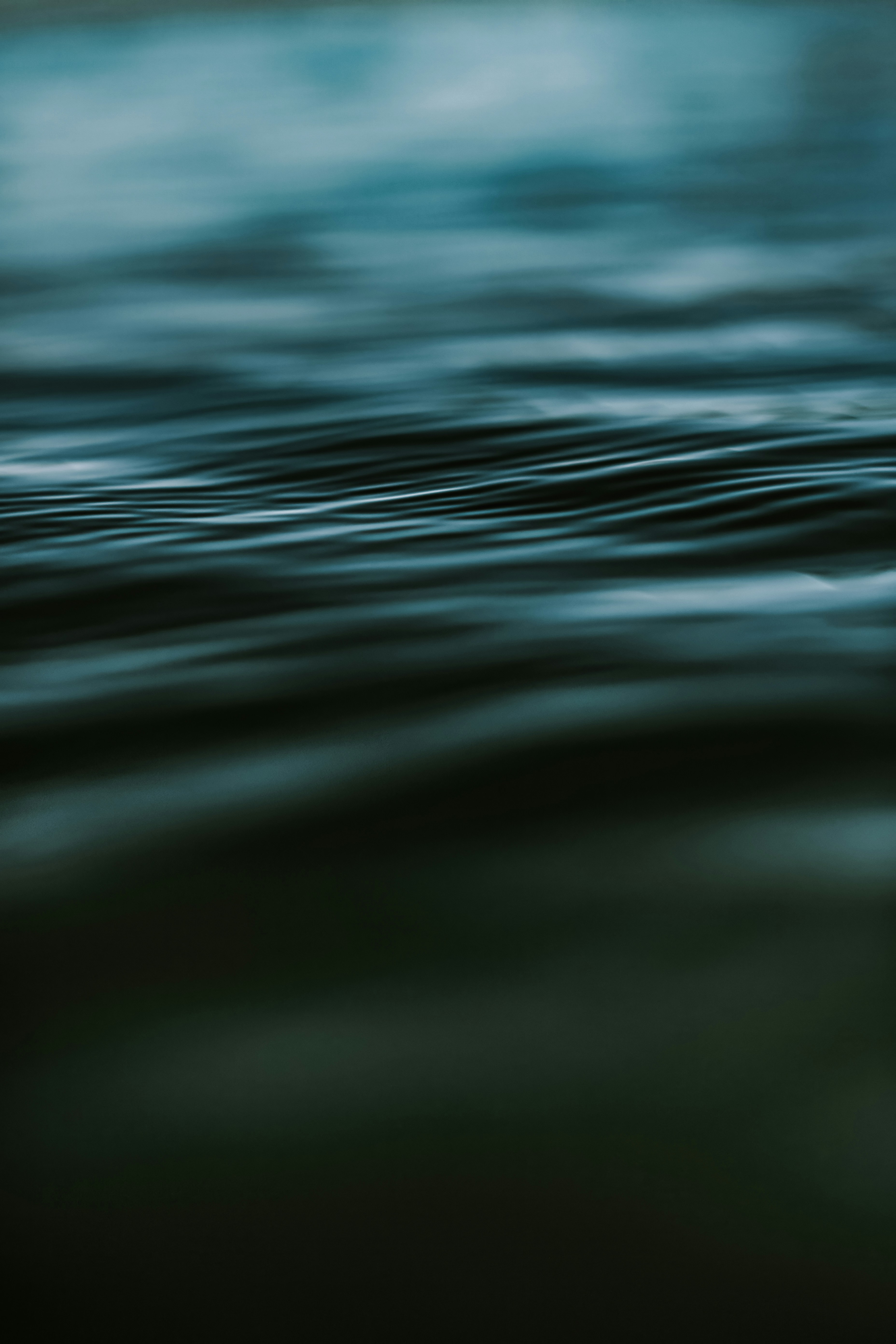 A blurry photo of the ocean water