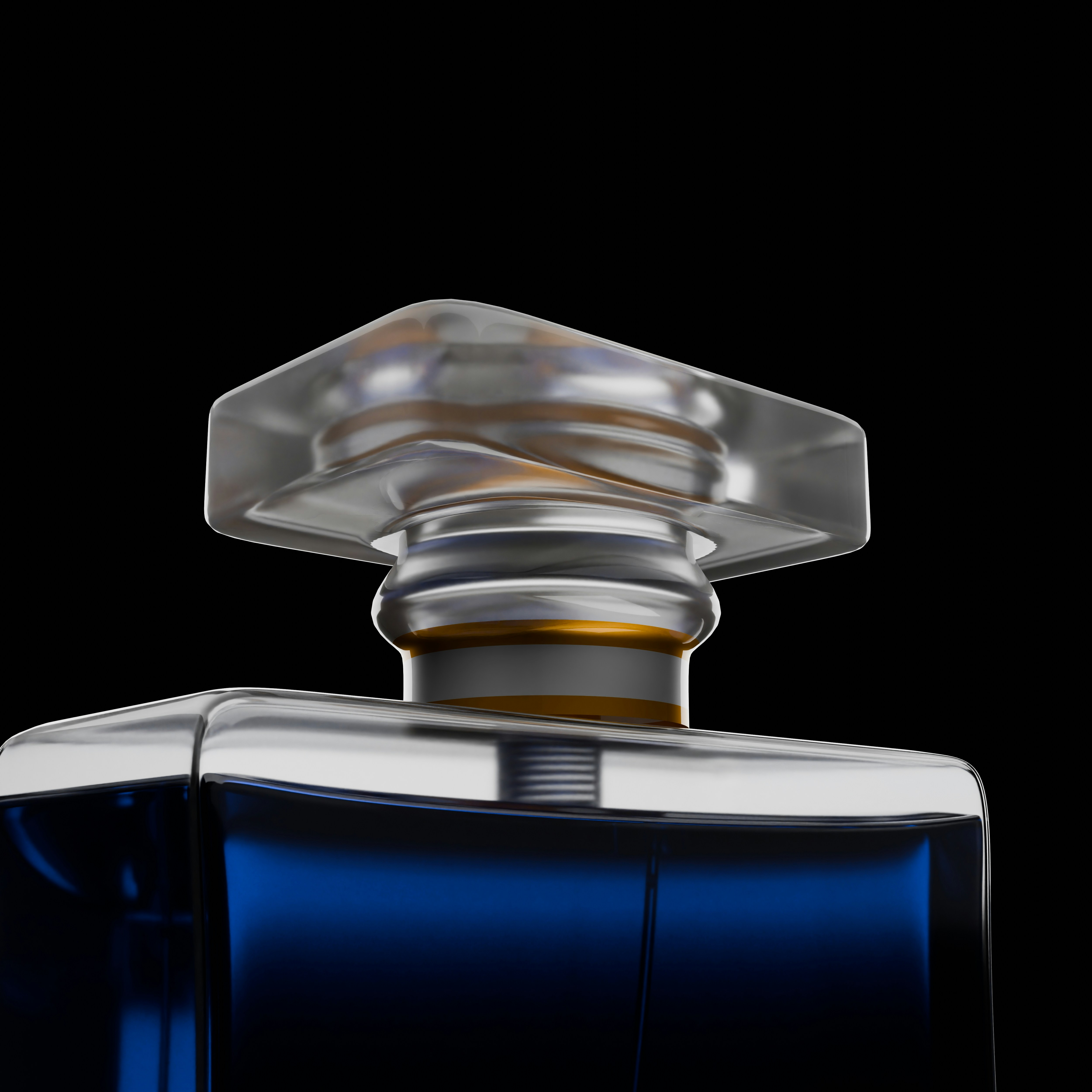 بطری عطر تیره با رفلکس آبی در پس‌زمینه تاریک لوکس