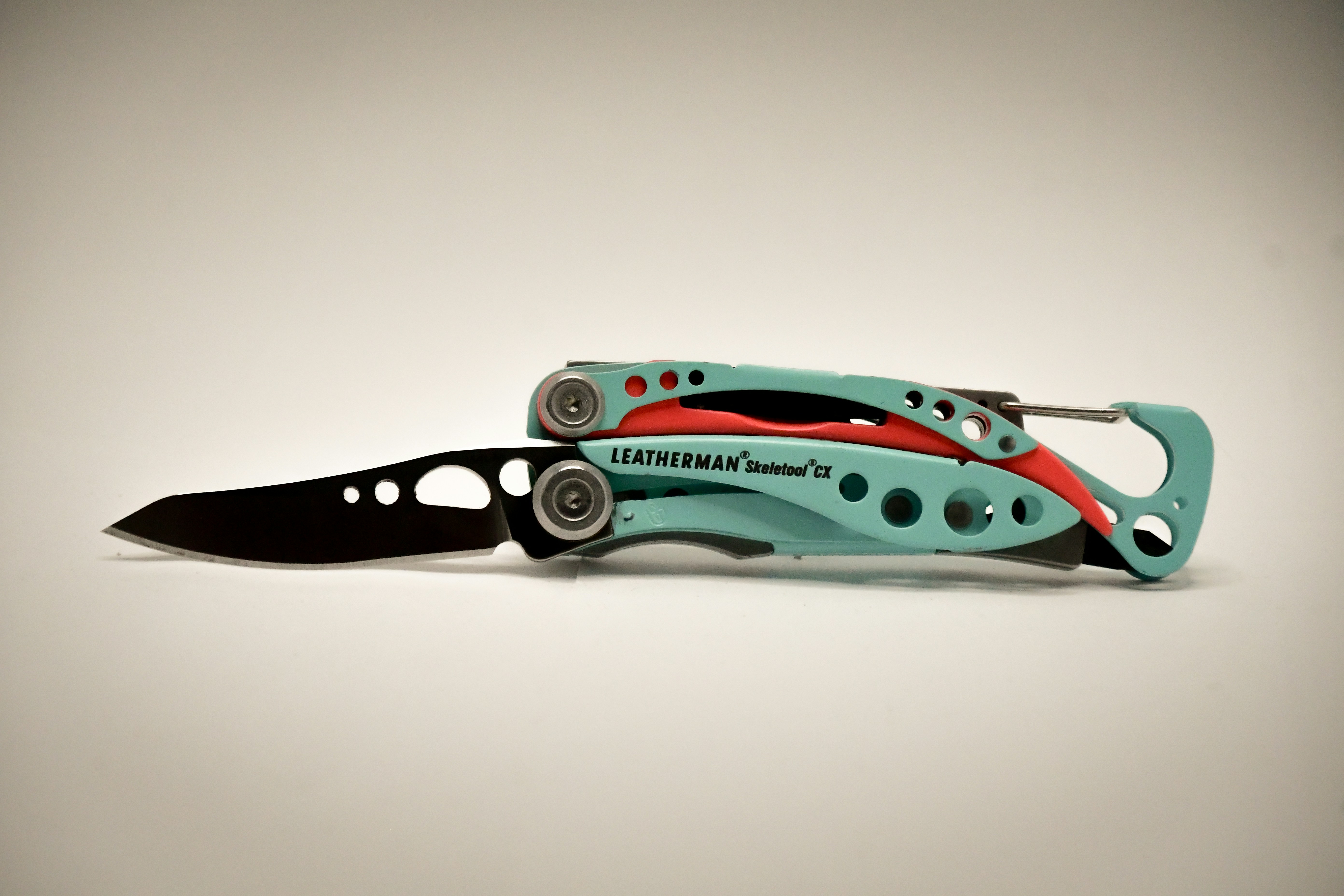 photo 1726200333615 f9311fd8beb3?crop=entropy&cs=tinysrgb&fit=max&fm=jpg&ixid=M3w1MjQ0NjR8MHwxfHNlYXJjaHw3fHxNdWx0aS10b29sfGVufDB8MHx8fDE3NTE3Mzg5NjB8MA&ixlib=rb 4.1