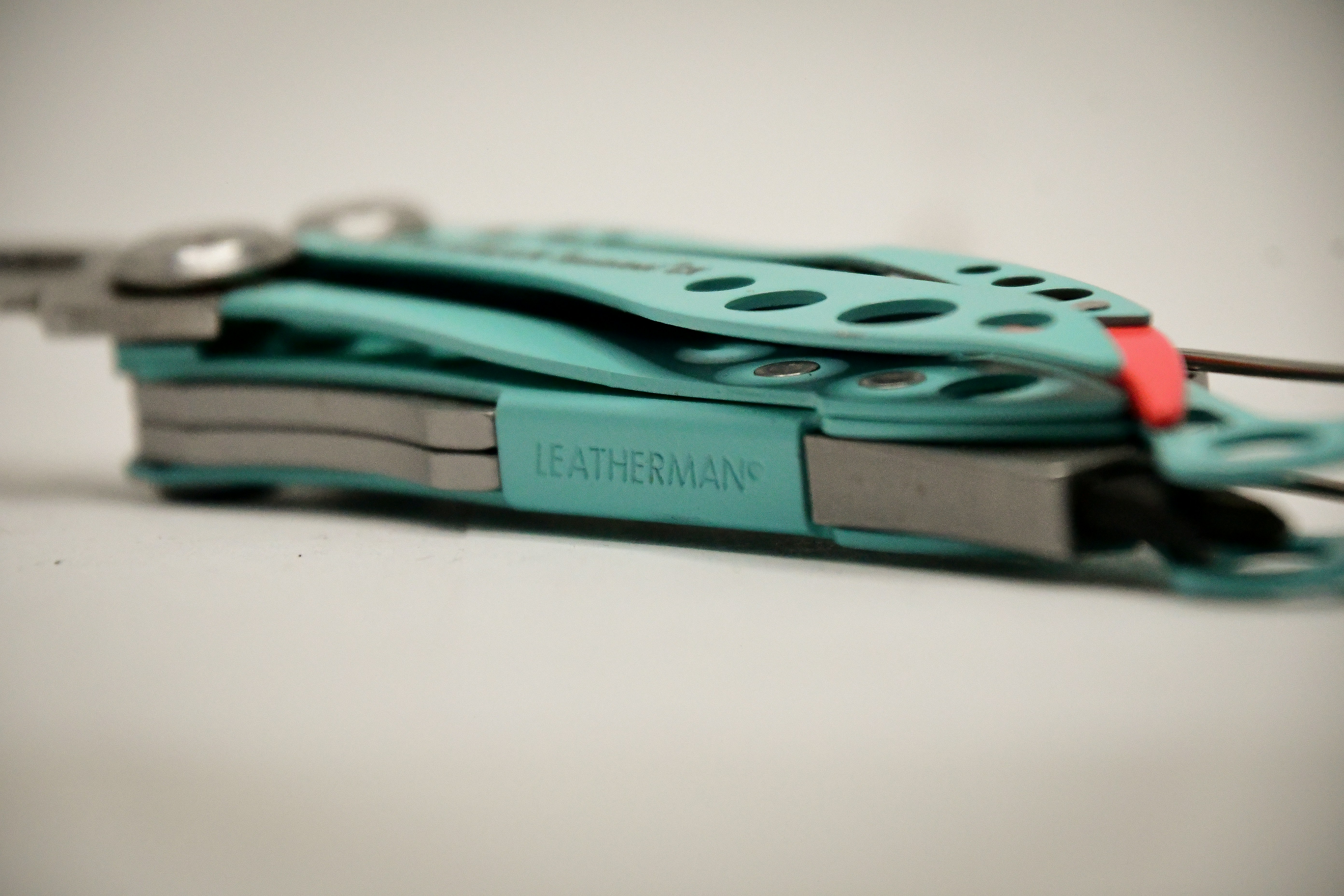 photo 1726200336224 cd7585481f1b?crop=entropy&cs=tinysrgb&fit=max&fm=jpg&ixid=M3w1MjQ0NjR8MHwxfHNlYXJjaHwxMHx8TXVsdGktdG9vbHxlbnwwfDB8fHwxNzUxNzM4OTYwfDA&ixlib=rb 4.1