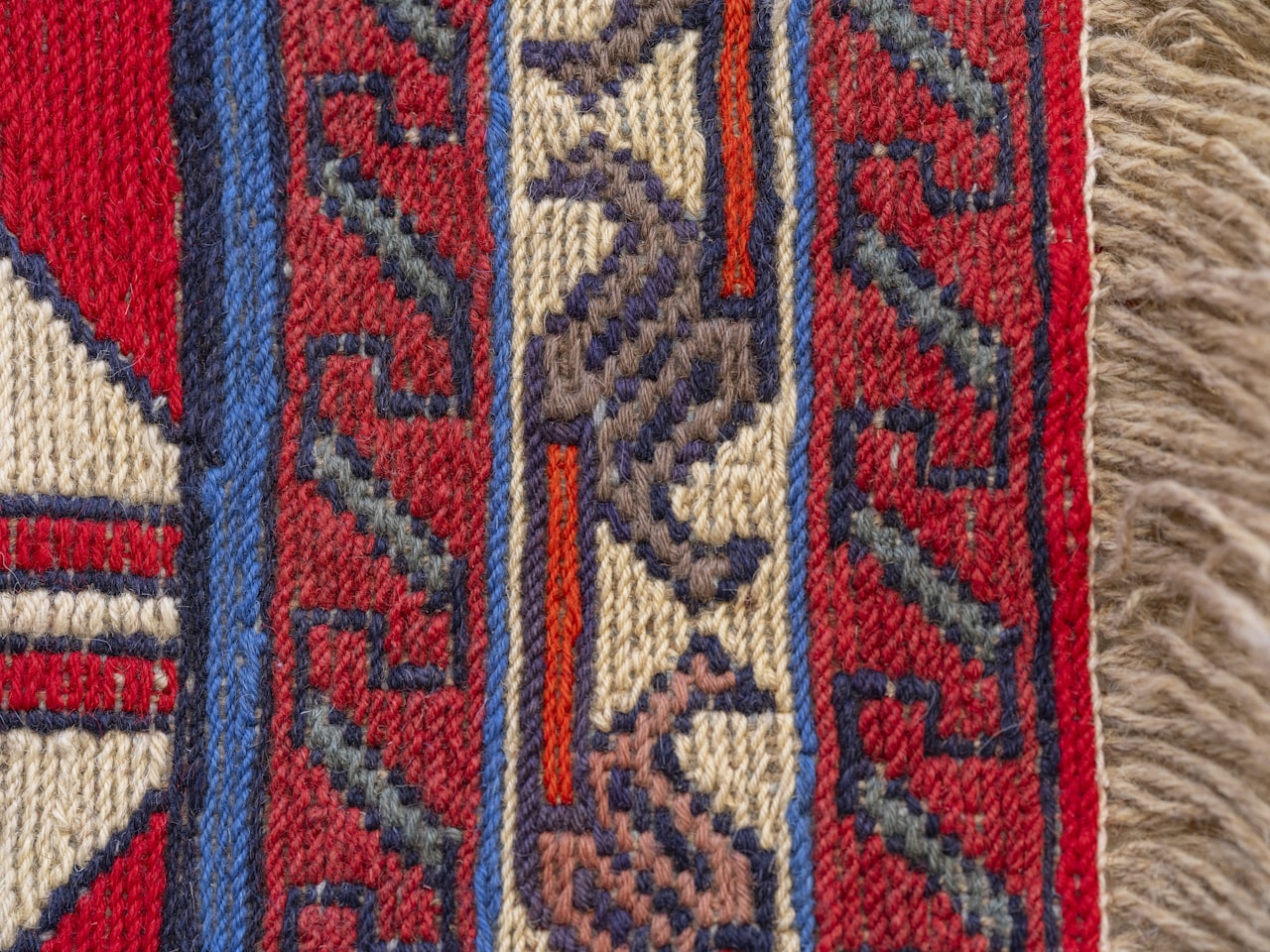 薩米傳統服飾 Gáktk 的精緻刺繡，每個圖案都是族群認同的語言