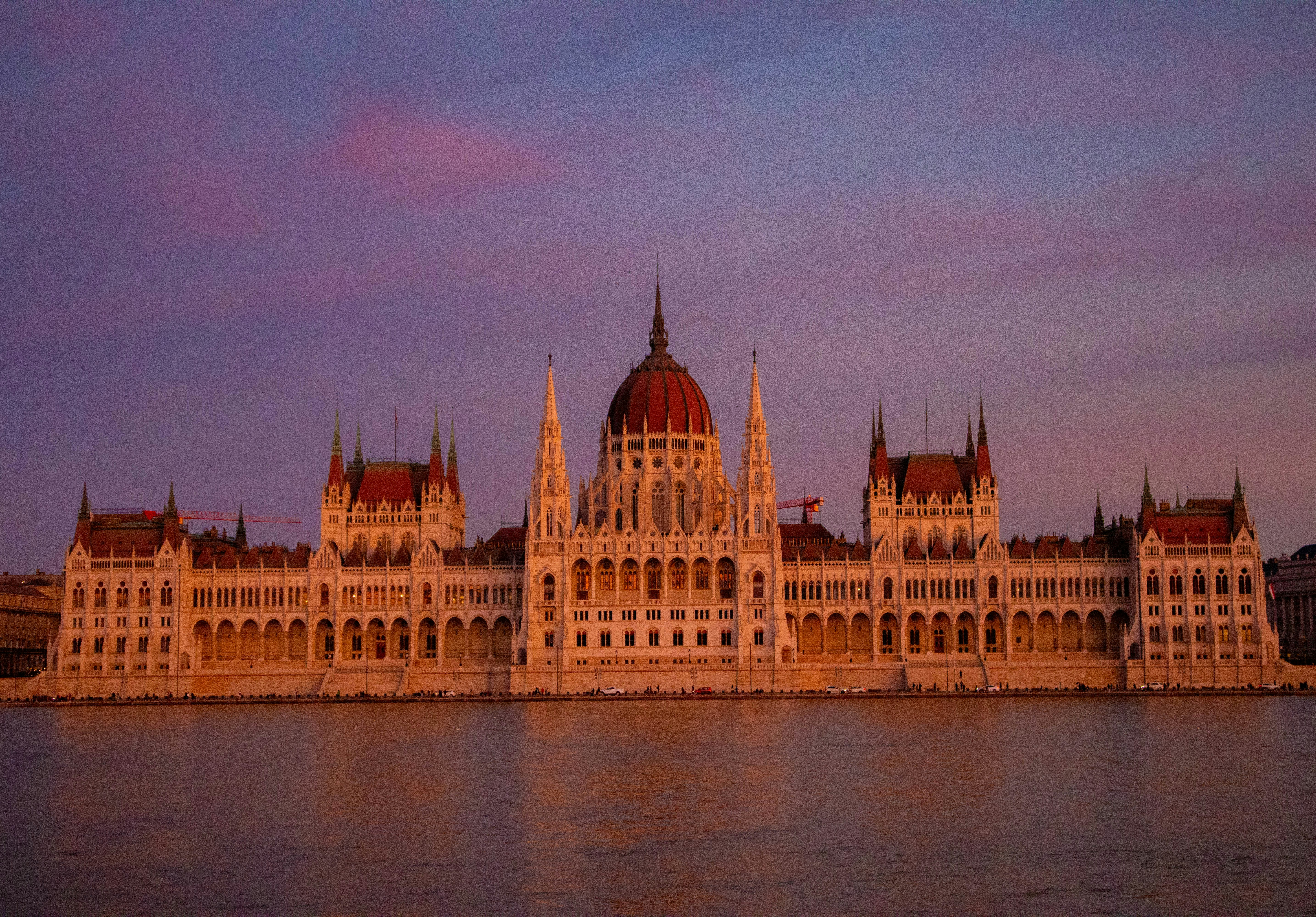 Stay online in the Hungary with a prepaid eSIM from eSIMlii. Instant activation, no roaming charges, and reliable coverage.