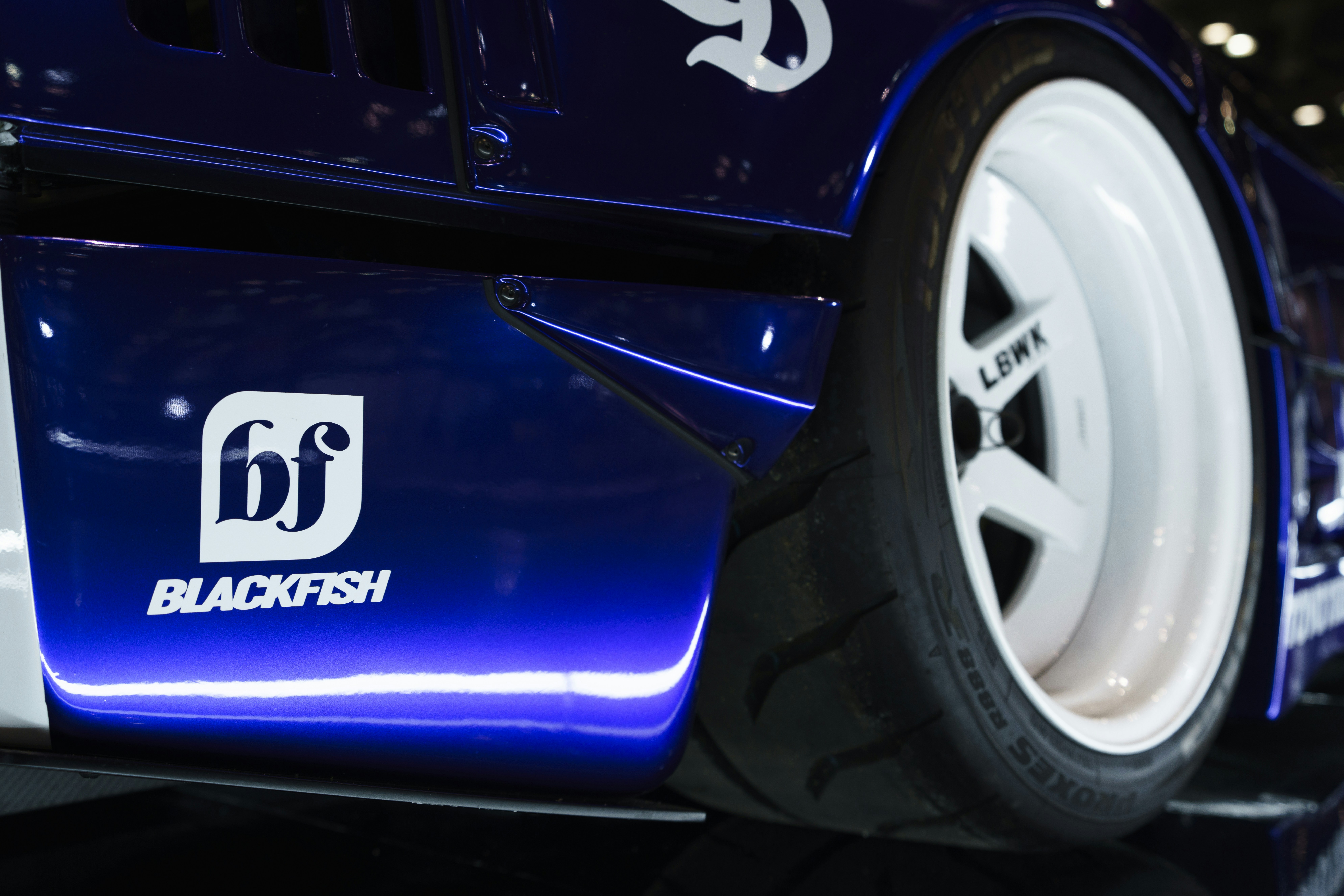 A close up of a blue race car on display photo – Free Car Image on Unsplash