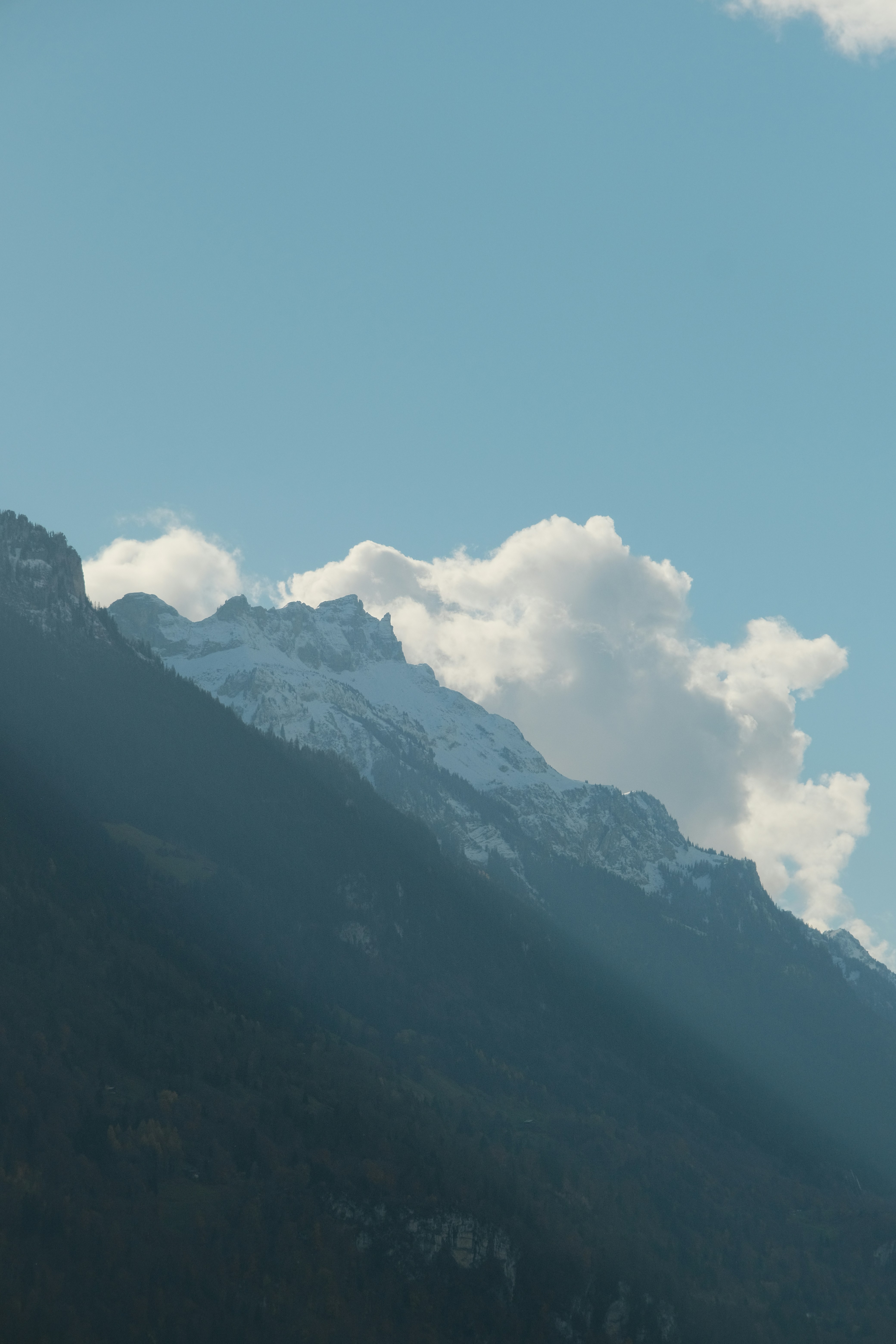 A plane flying in the sky over a mountain range