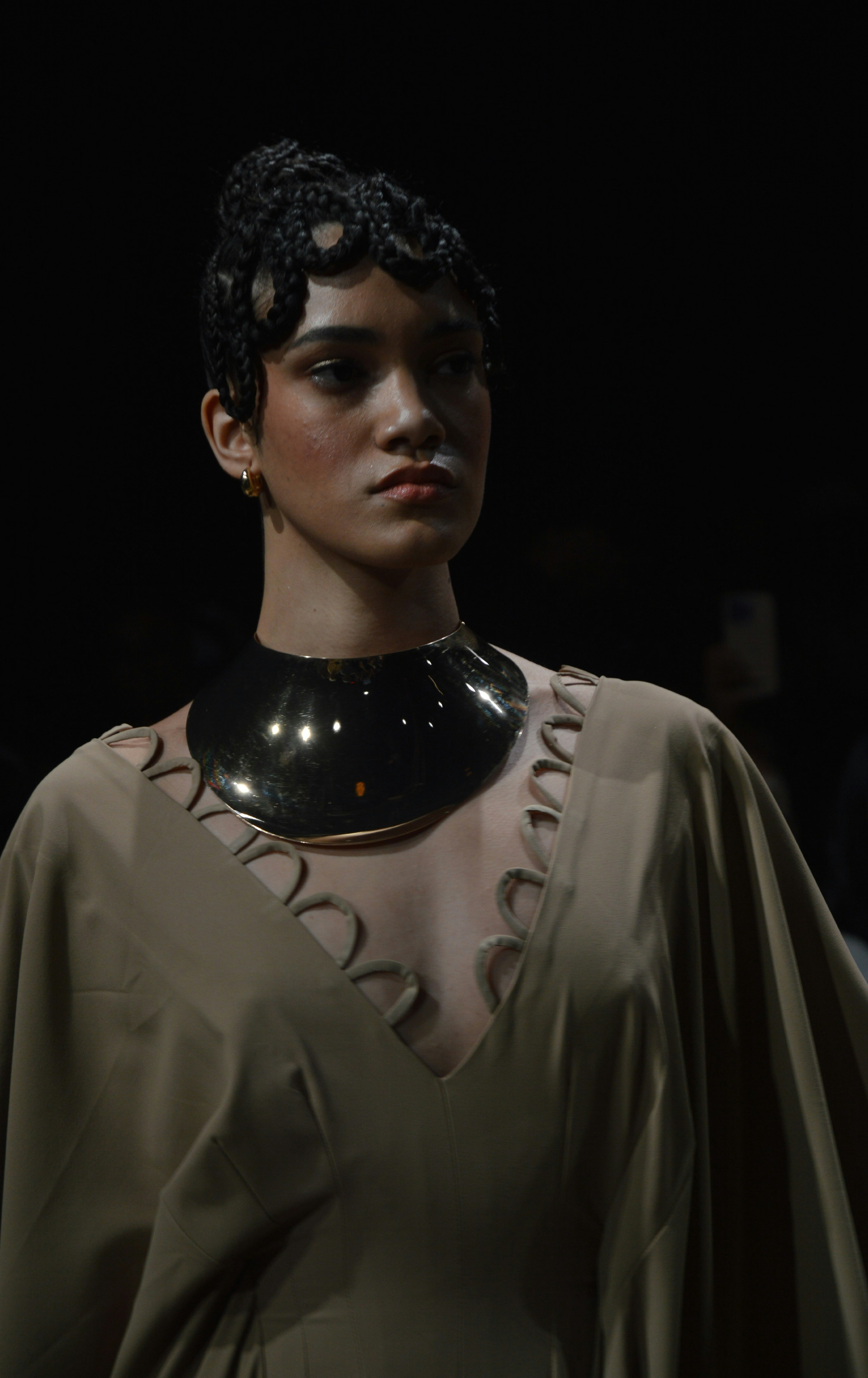 Kundan choker necklace worn by model with matching earrings in natural light