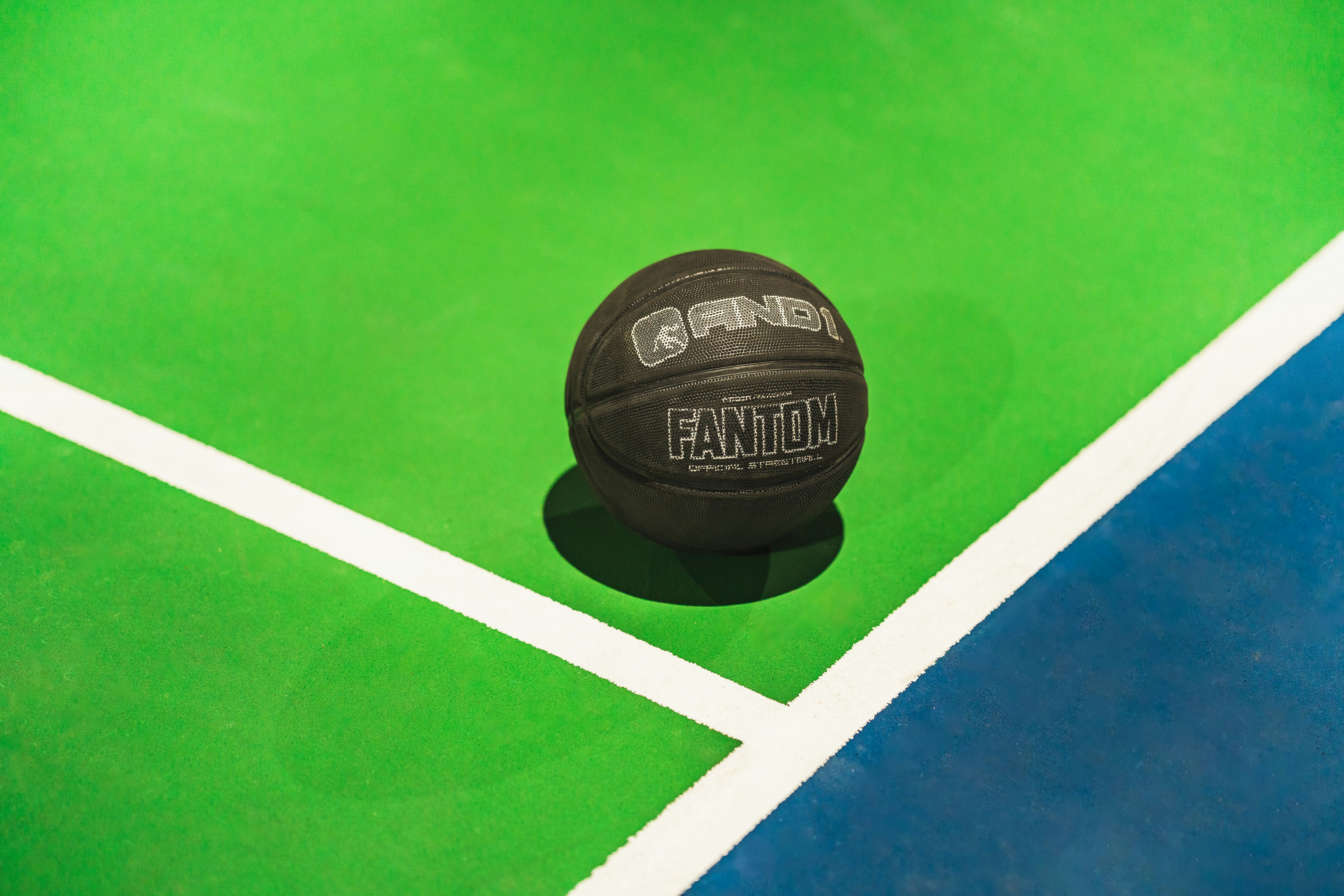 Flaskkastning skakar om Nathalie och Jaminas dramatiska landskamp!