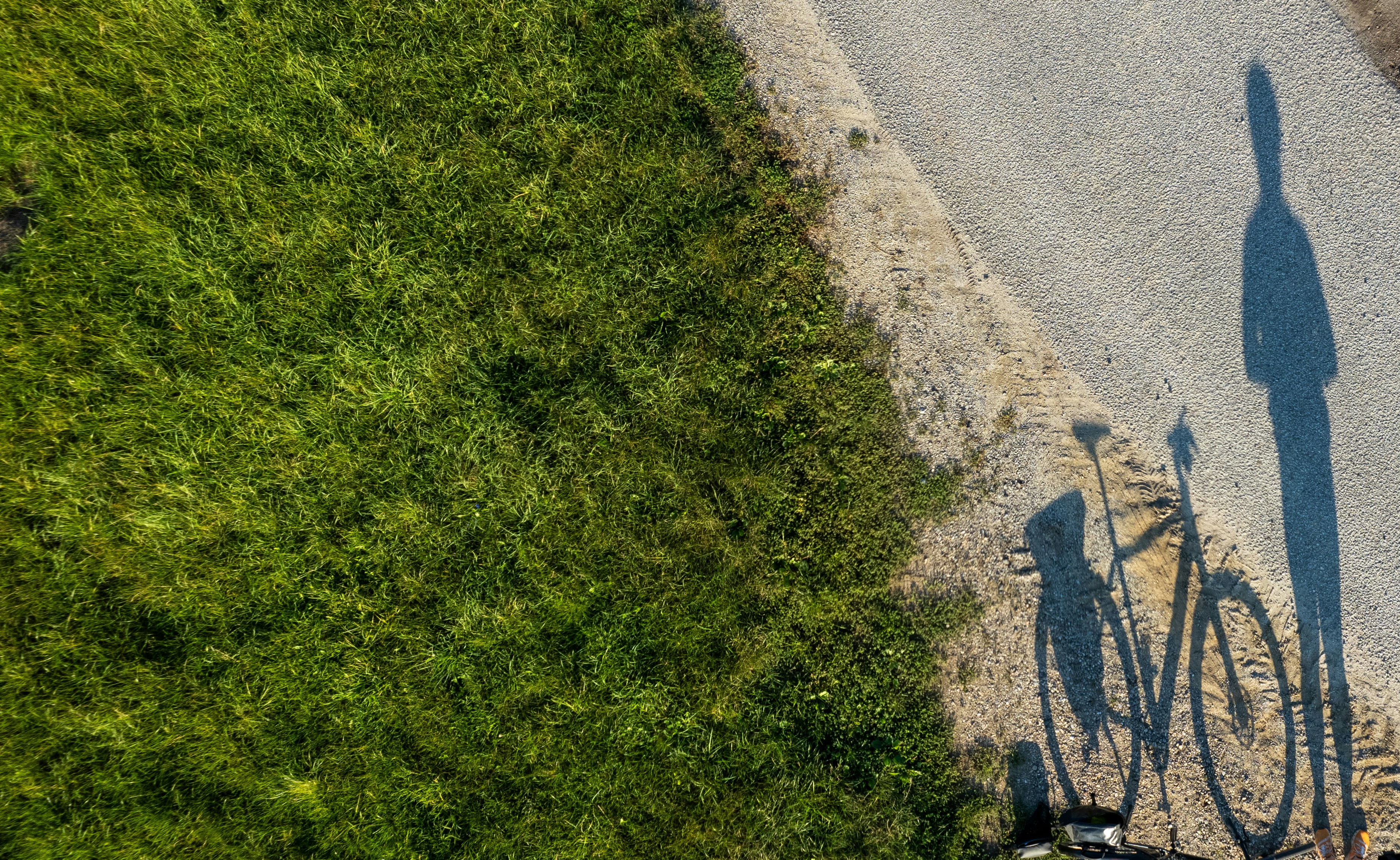 Theodor-Fontane-Radweg durch Felder