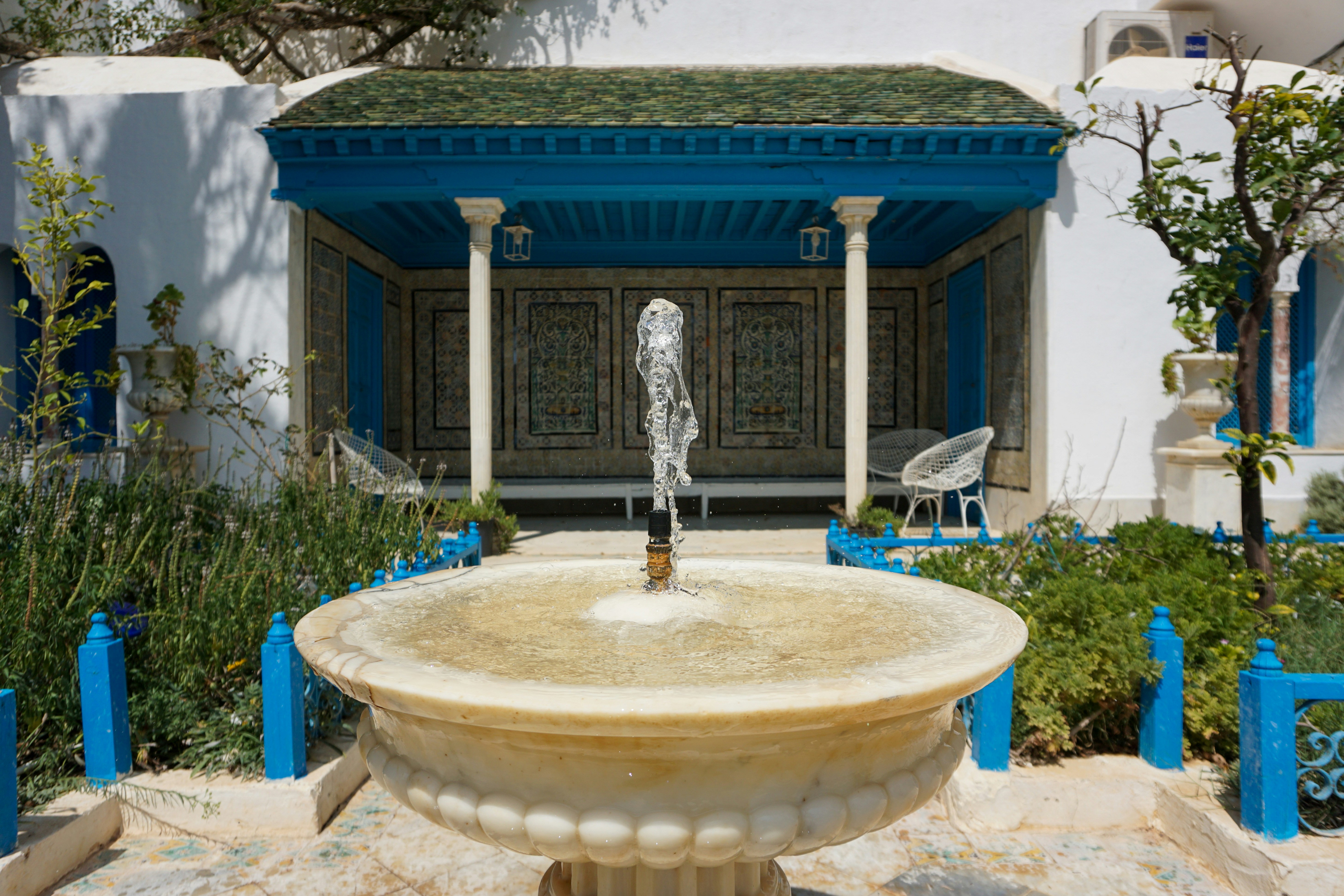 A fountain in front of a white building