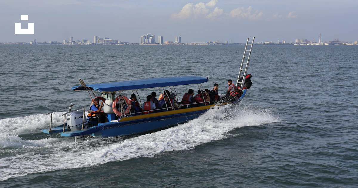 A group of people riding on the back of a boat photo – Free Penang ...