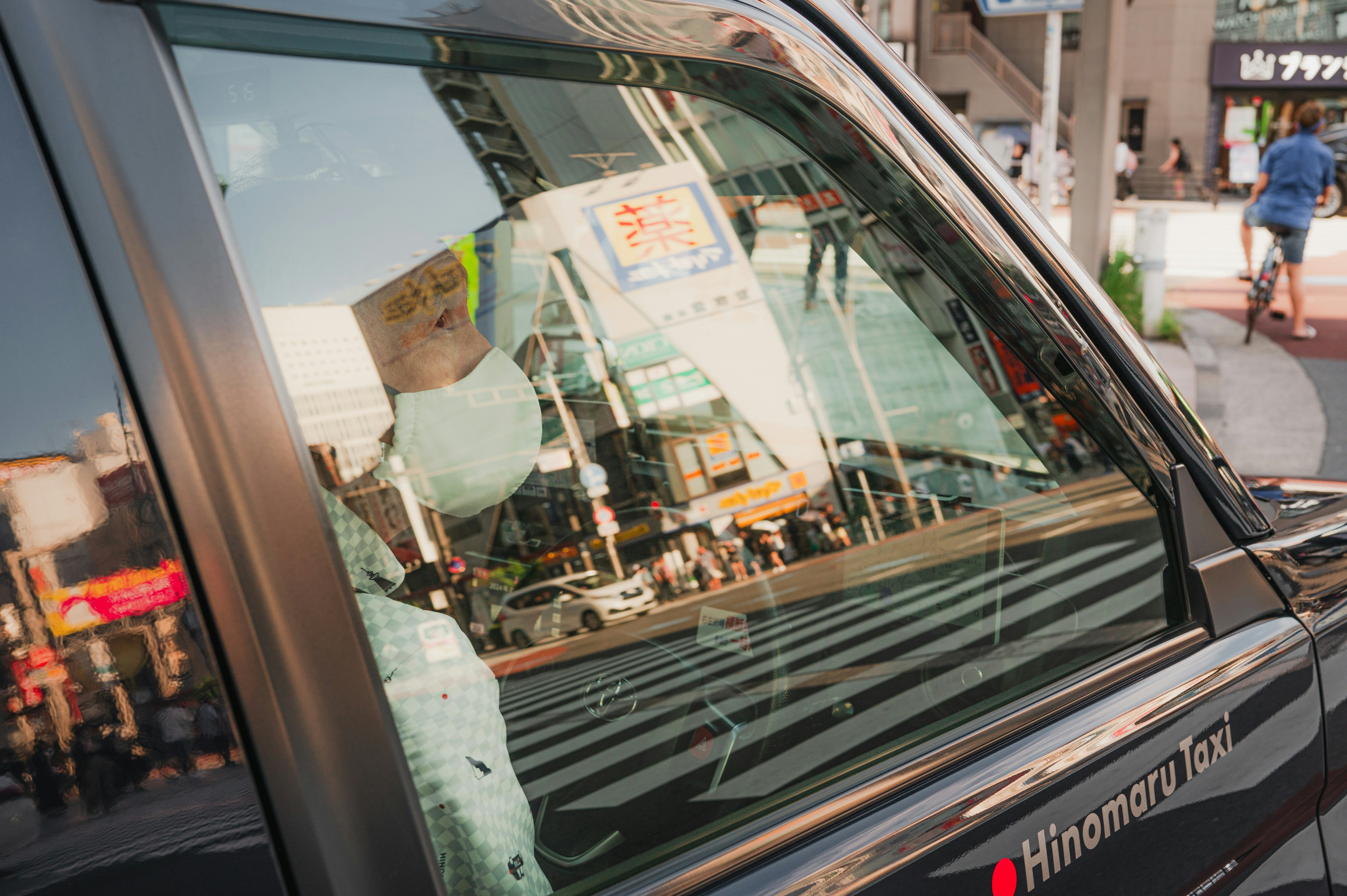 Image of a top-rated car window tint shop with professional installers