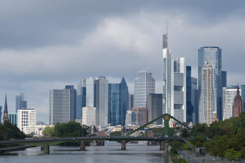 Ilustracja artykułu:: Dziesięć banków z Europy uruchamia blockchain RL1 w Luksemburgu