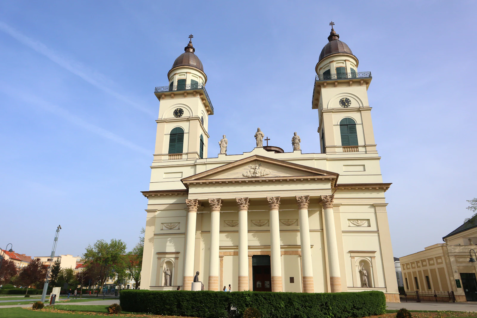 Cazare în Satu Mare: Catedrala Romano-Catolică din Piața Libertății