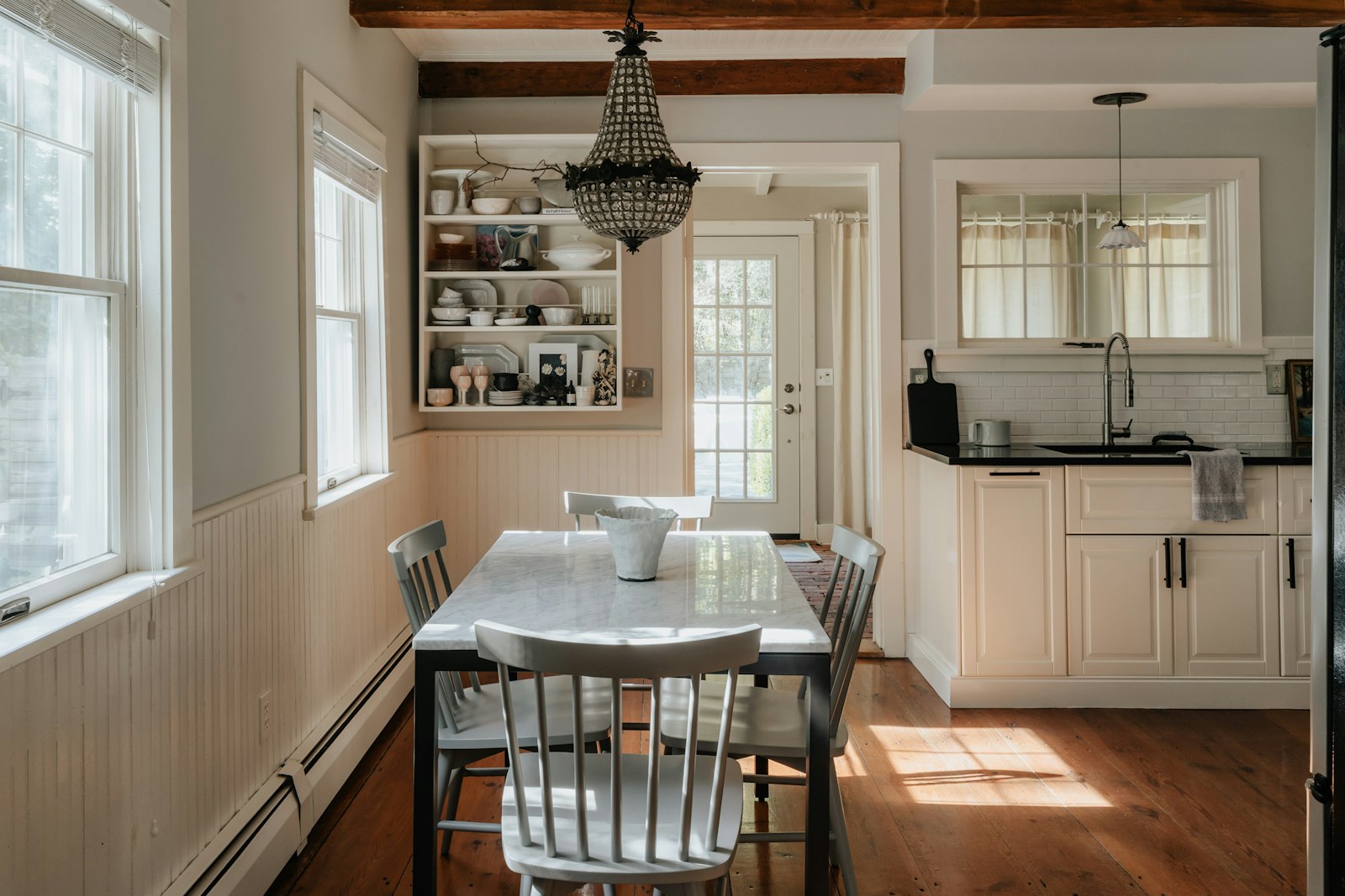 Refresh a Small dining nook in 48 Hours
