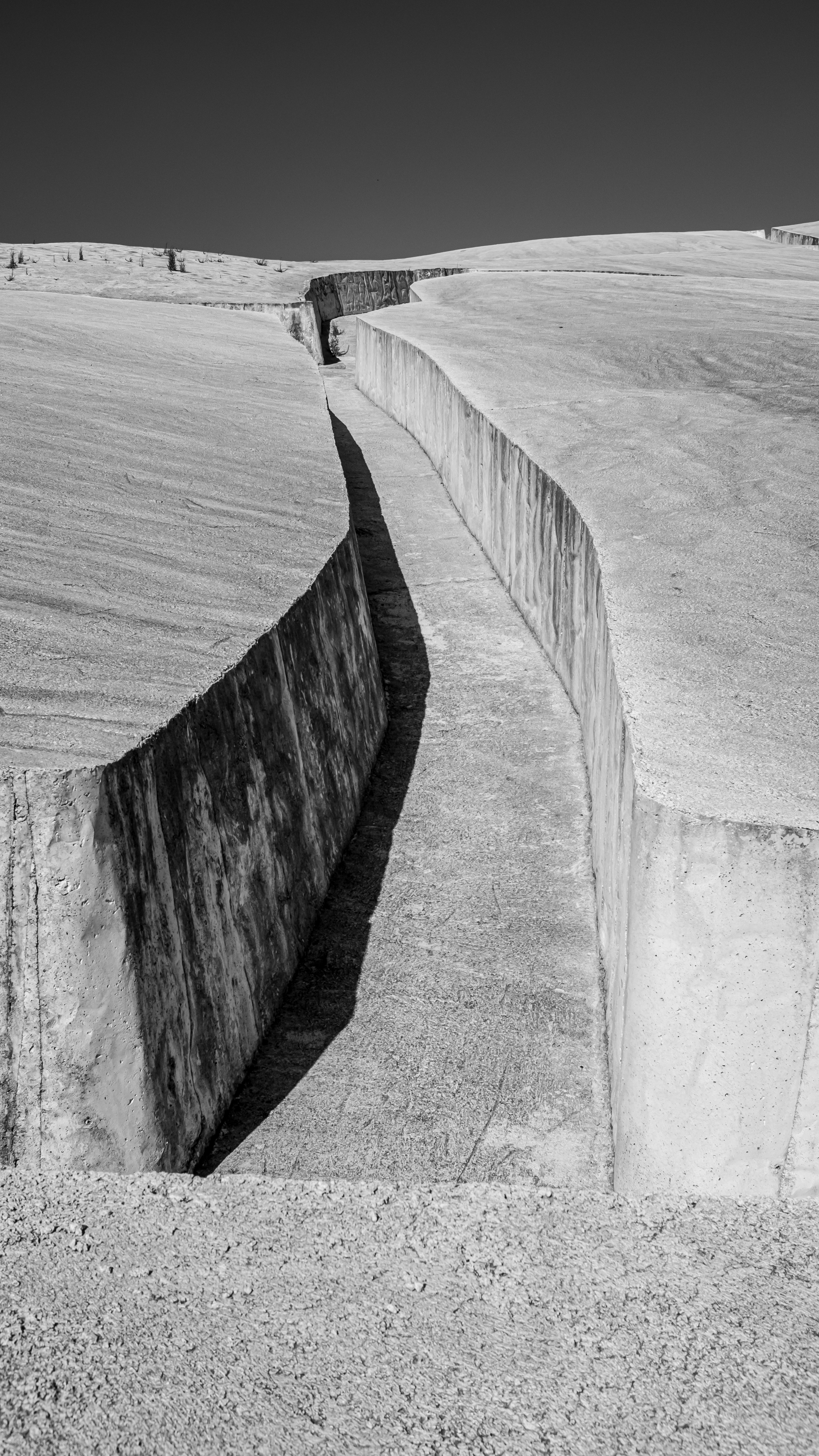 A black and white photo of a concrete wall