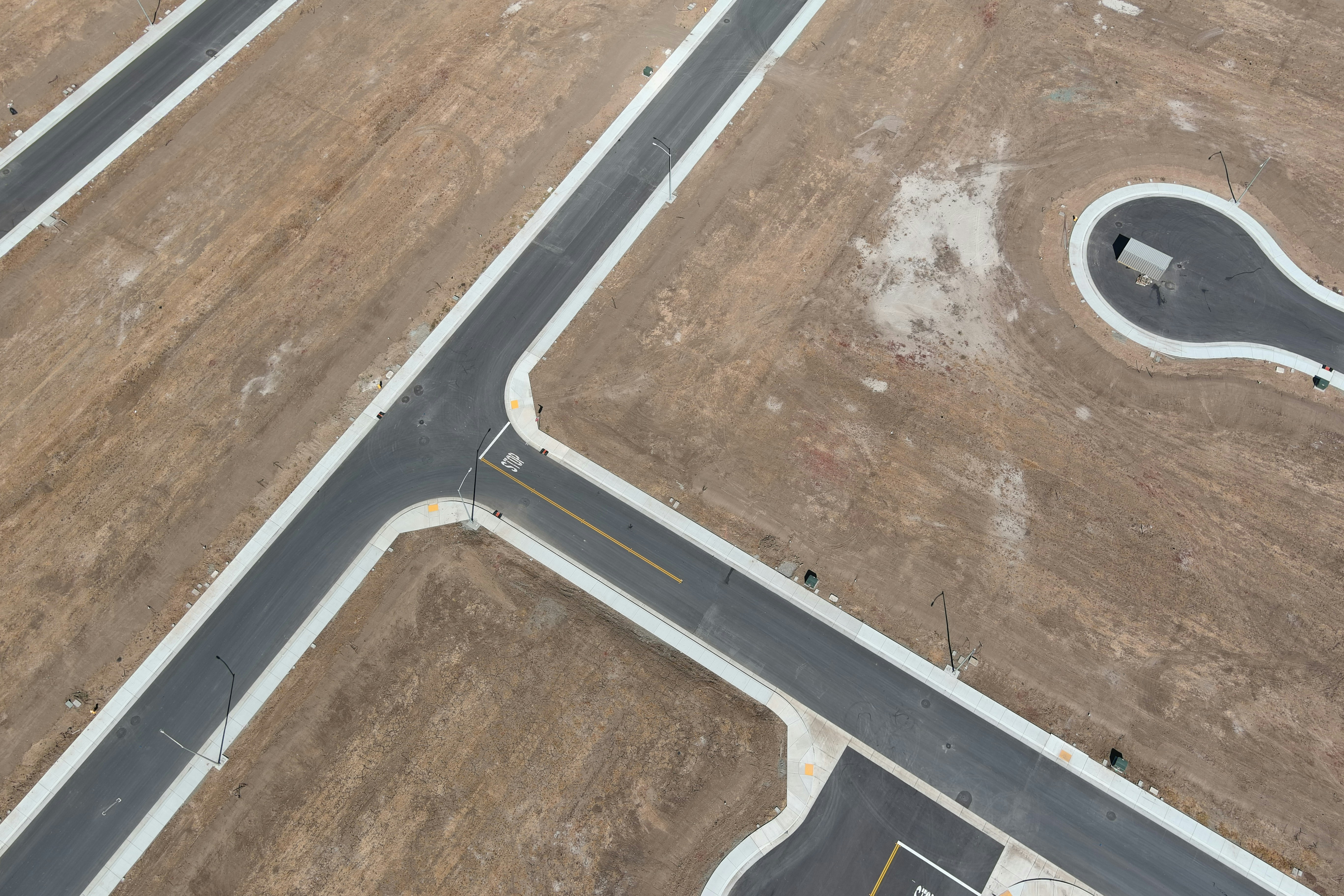An aerial view of a road intersection in the desert