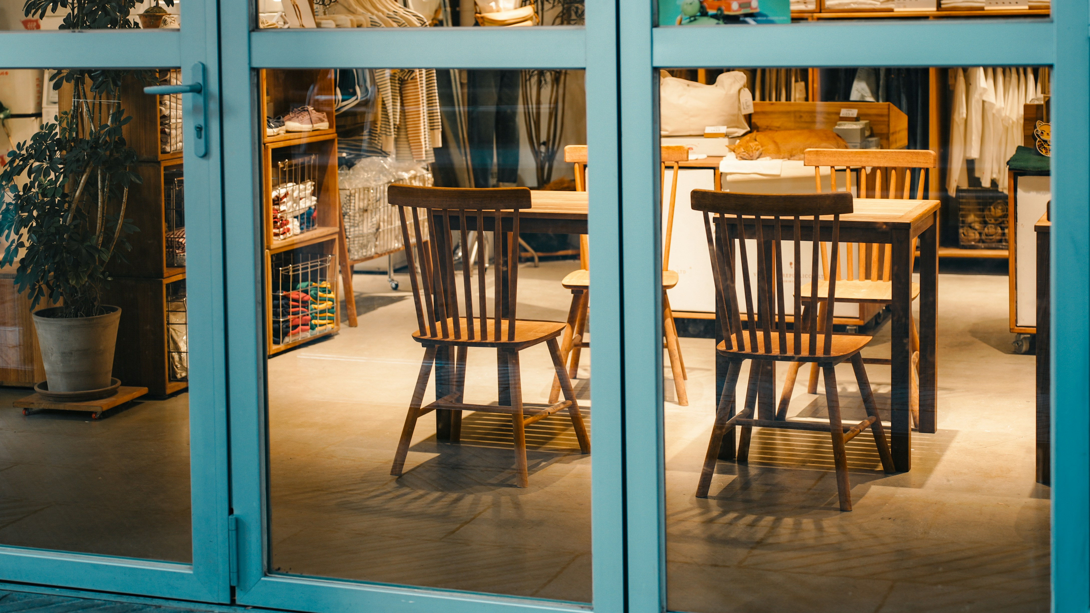 A room with a lot of chairs and tables inside of it