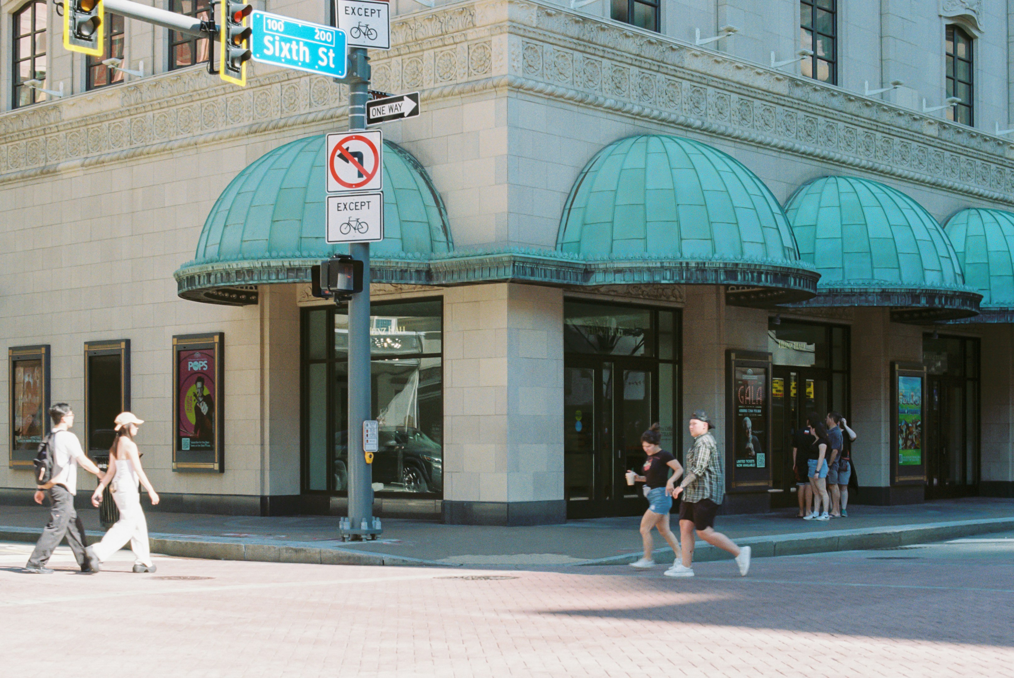 Photo by zhenyao_photo