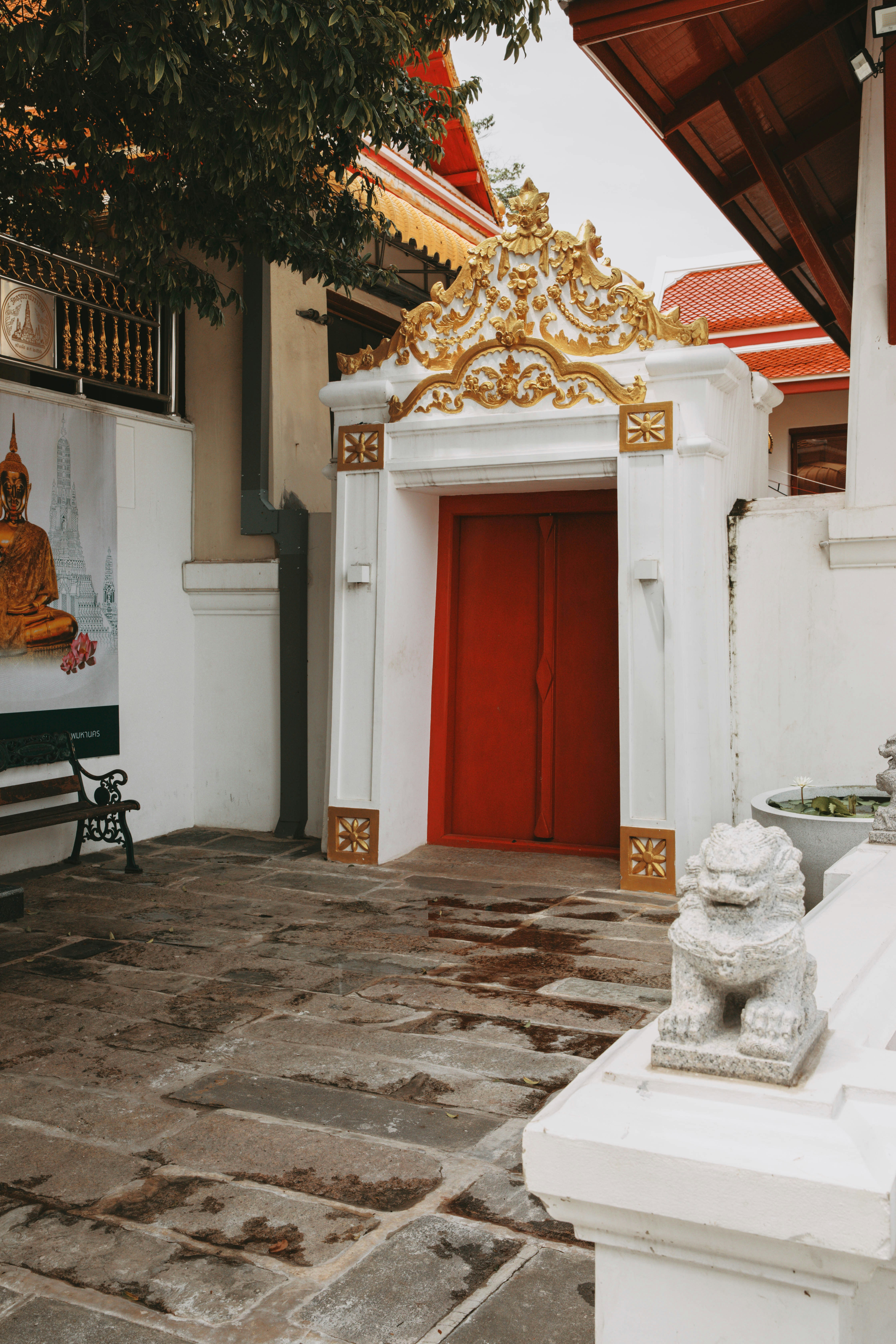 A white bench sitting in front of a building