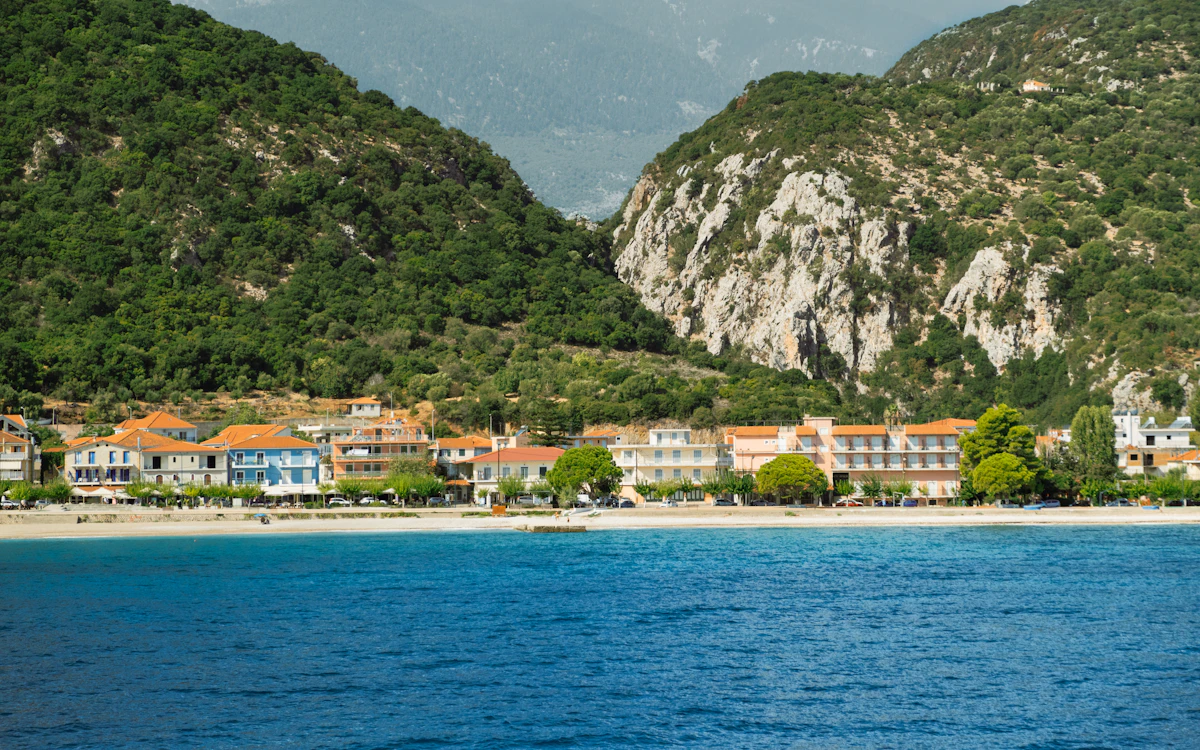 Sami, Kefalonia - sat de coasta cu dealuri verzi