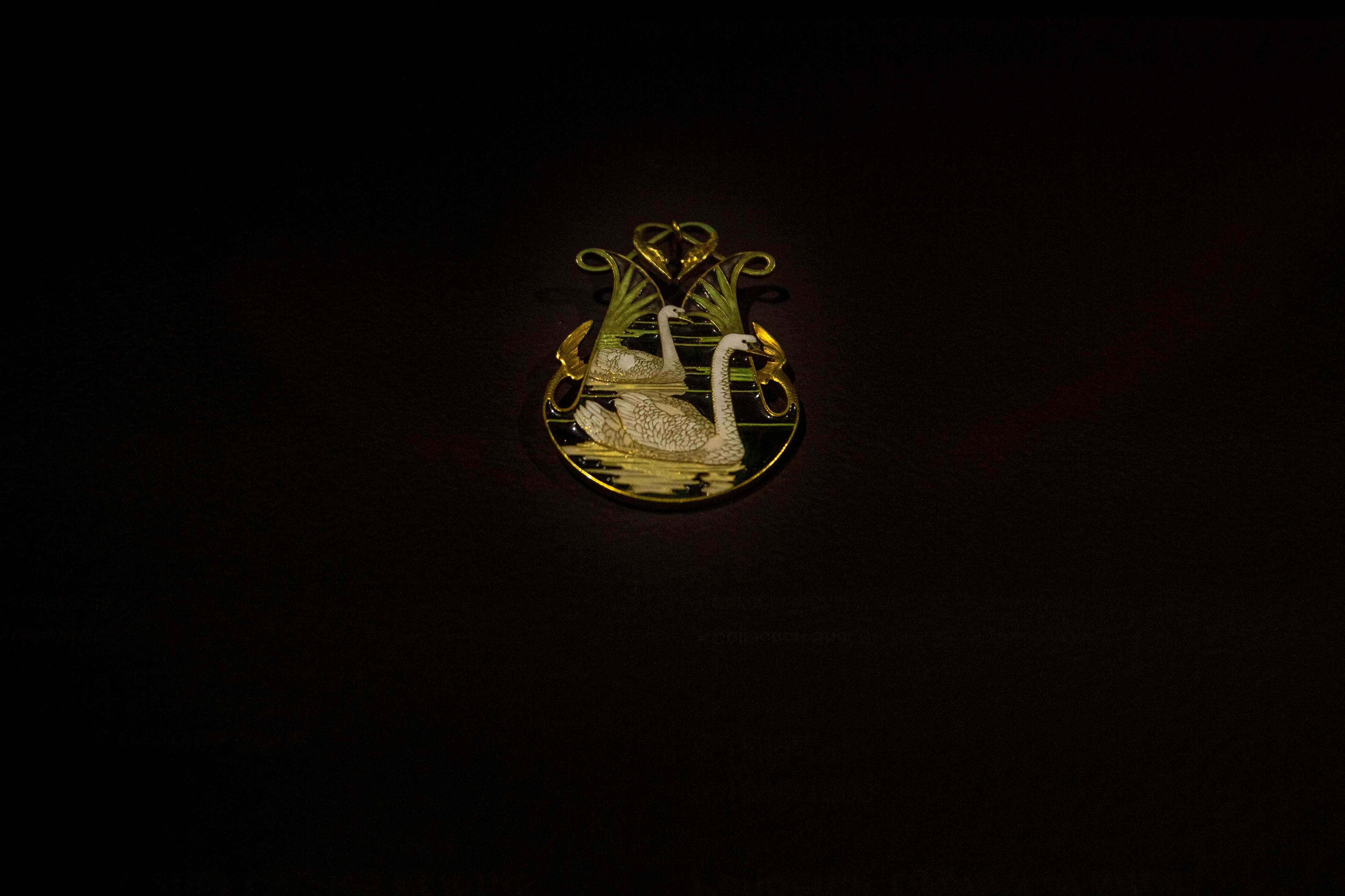 "Cygnes et lotus" par René Lalique.