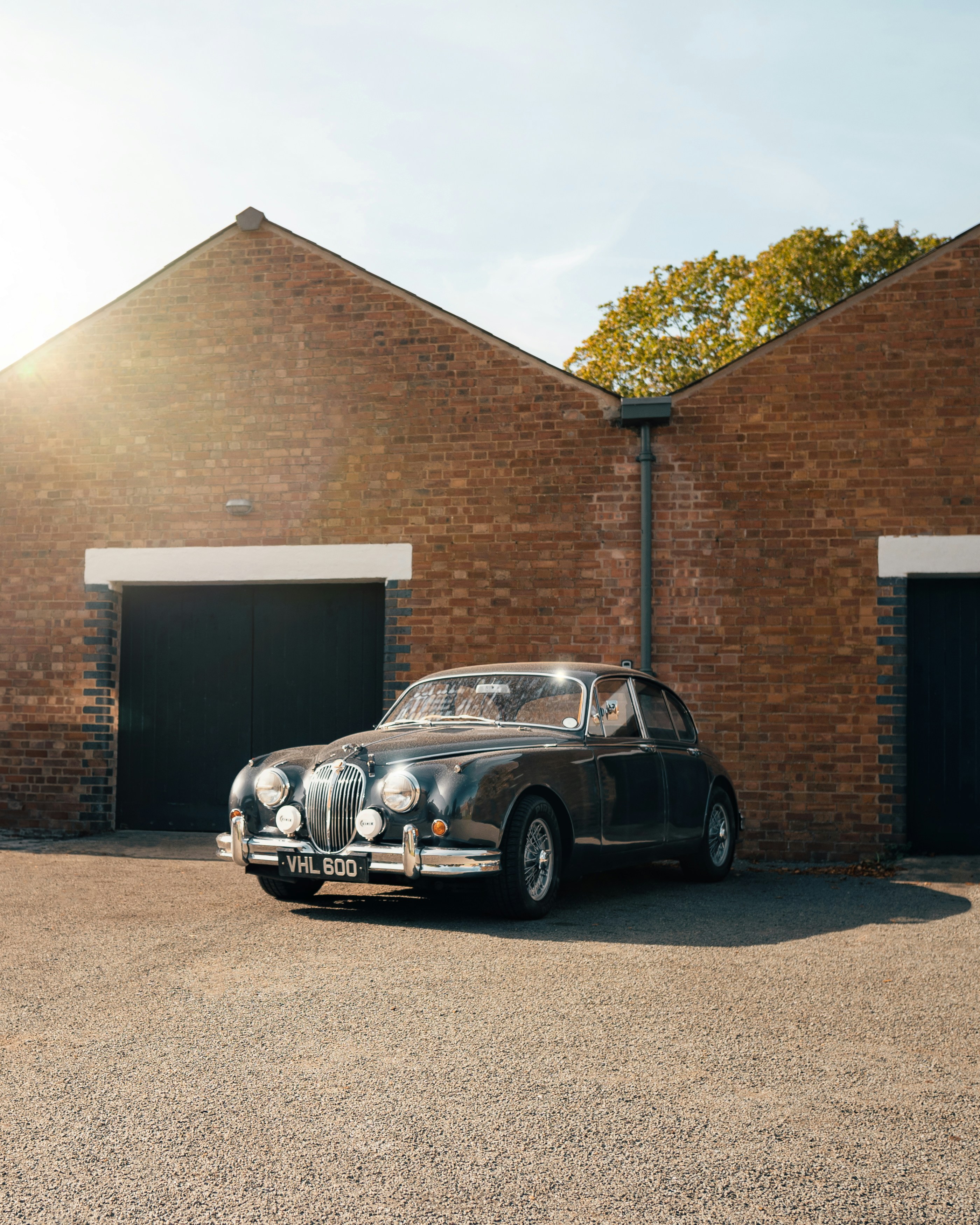 vintage jaguar wallpaper, wallpaper, Jaguar Mark V: A Classic Car's Enduring Appeal 2