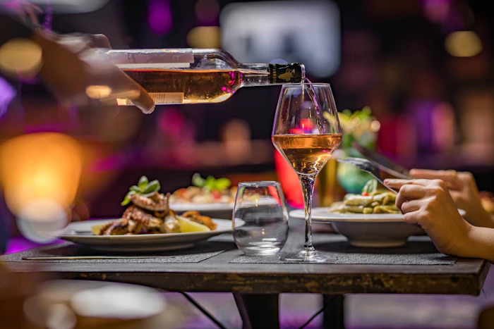 Wine pour