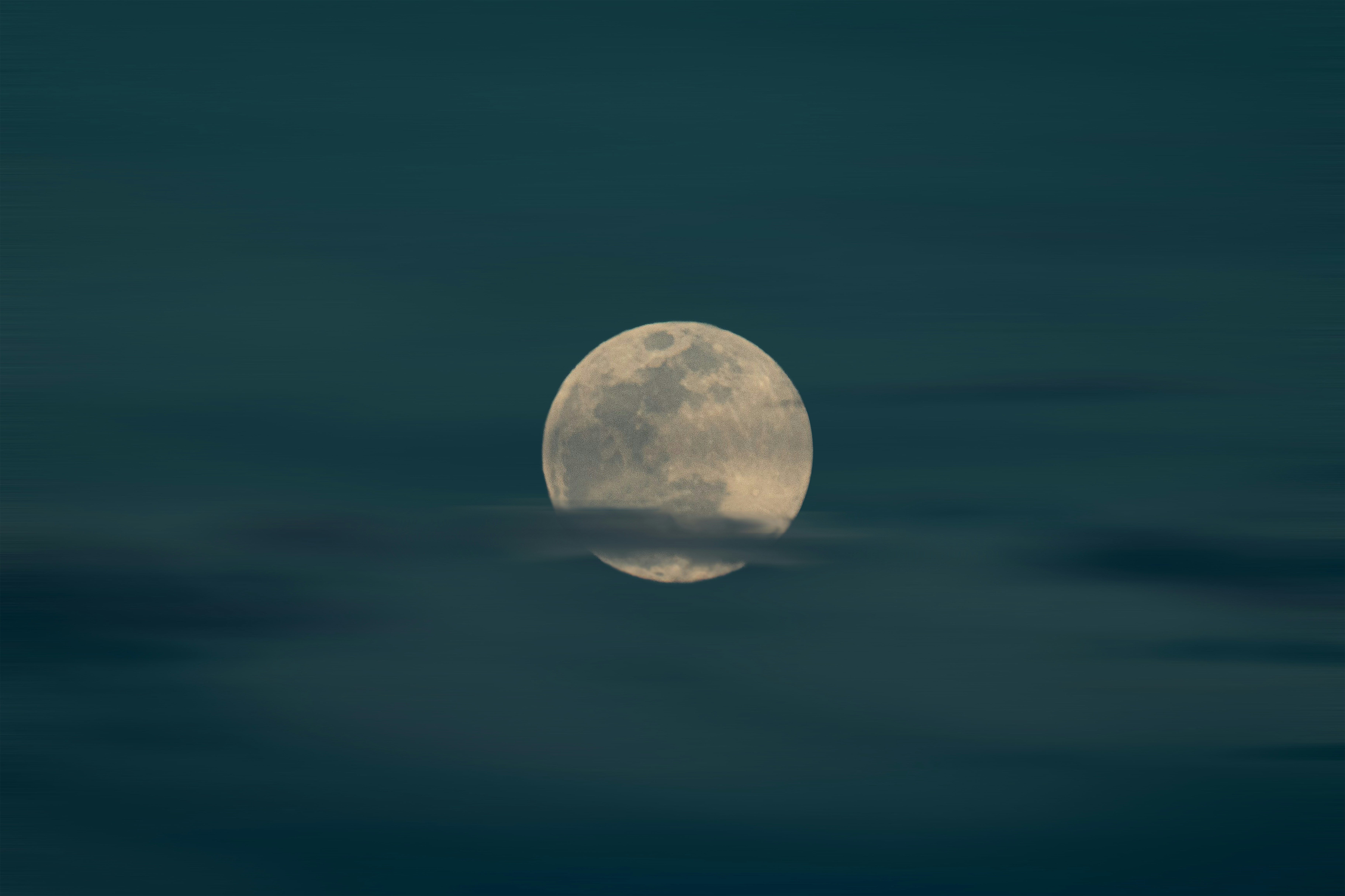 Tidal Forces: The Moon's Unique Seismic Trigger (image credits: unsplash)