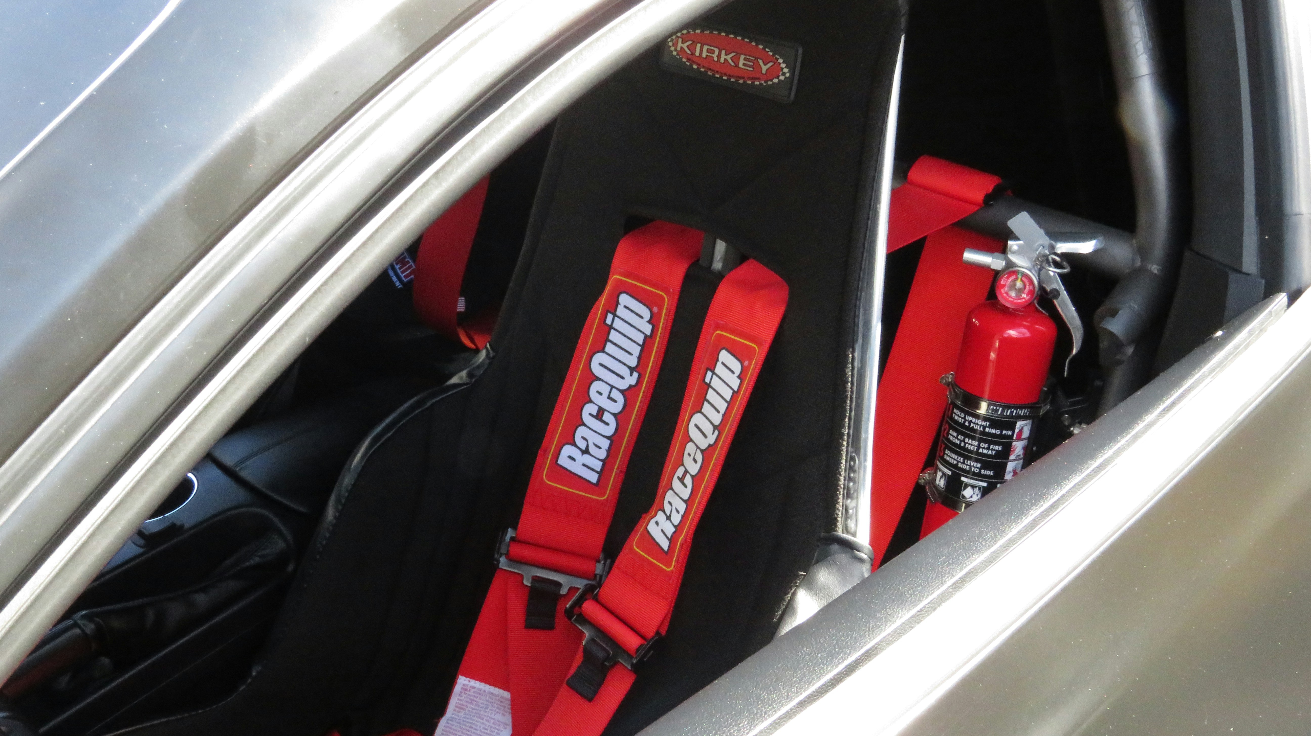 photo 1727027628264 201666da1b65?crop=entropy&cs=tinysrgb&fit=max&fm=jpg&ixid=M3w1MjQ0NjR8MHwxfHNlYXJjaHwxMHx8RW1lcmdlbmN5JTIwcm9hZHNpZGUlMjBraXR8ZW58MHwwfHx8MTc1MTc0MjA2NHww&ixlib=rb 4.1