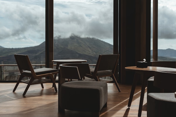 A restaurant with a view of the mountains